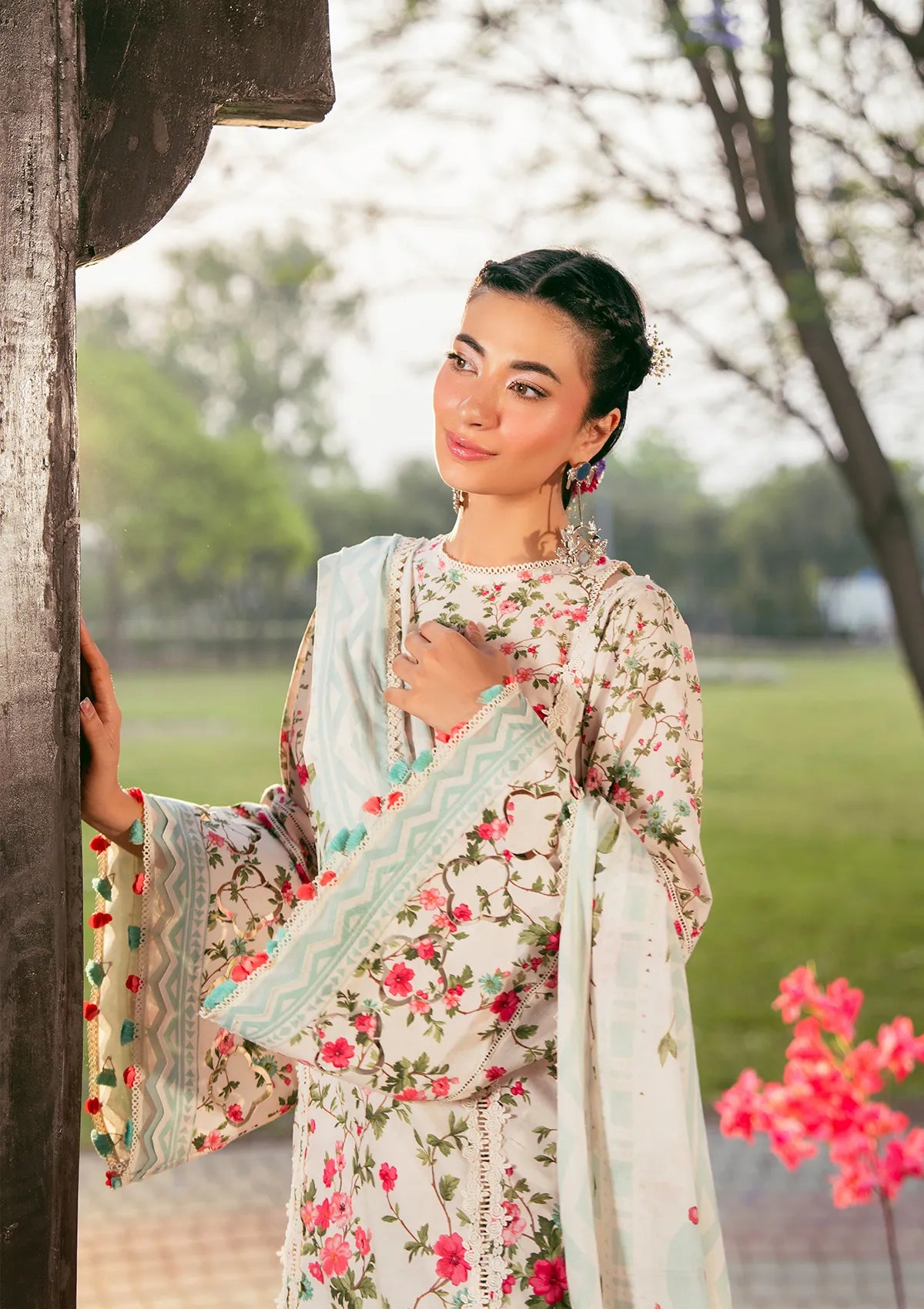 mohsin-saeed-fabrics-designer-daily-wear-formal-and-wedding-suits-within-budget-This-product-is-from-elaf-prints-lawn25-vol-2-eps-3b-day-bloom-is-available-on-Mohsin-saeed-fabrics-website.