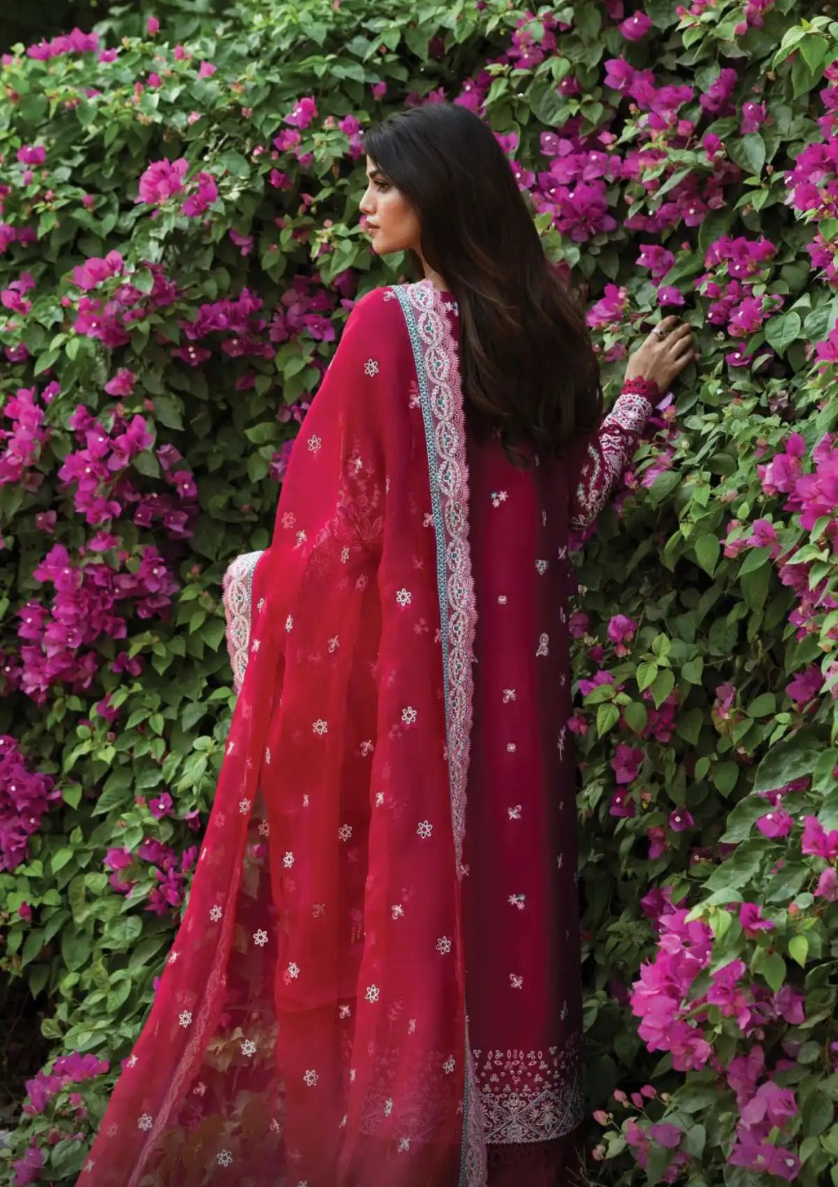 mohsin-saeed-fabrics-designer-daily-wear-formal-and-wedding-suits-within-budget-This-product-is-from-afrozeh-mulaqaat-festive-lawn25-al-25-v12-09-humnasheen-is-available-on-Mohsin-saeed-fabrics-website.