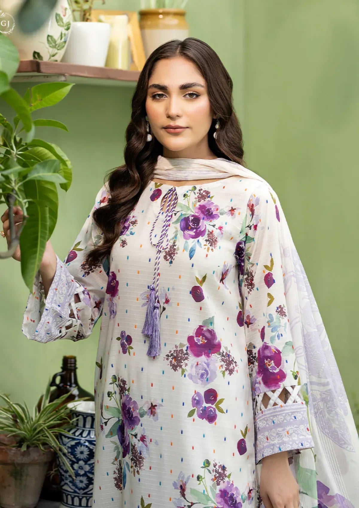 mohsin-saeed-fabrics-affordable-luxury-outfits-for-daily-formal-and-wedding-wear-This-product-is-from-hemayal-lawn25-d-05-is-available-on-Mohsin-saeed-fabrics-website.