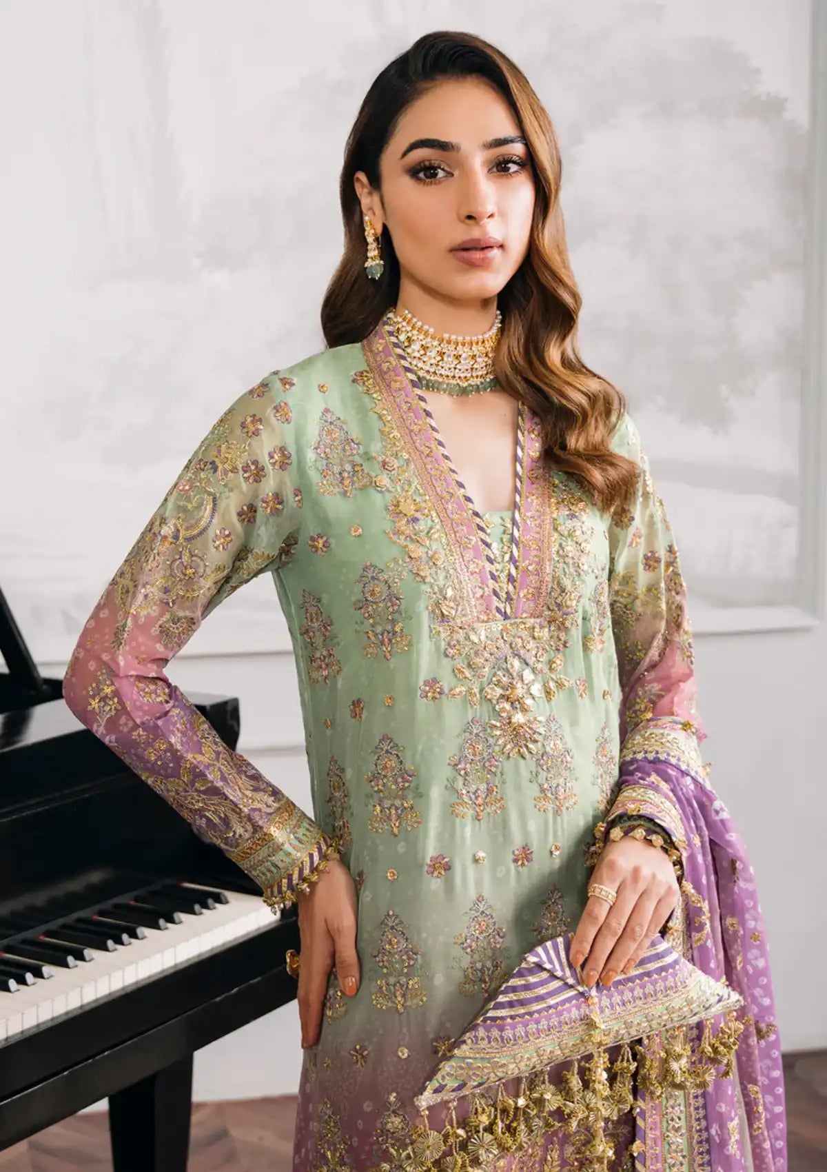 Baroque Emb Chantelle'24 Vol-12 CH12-08