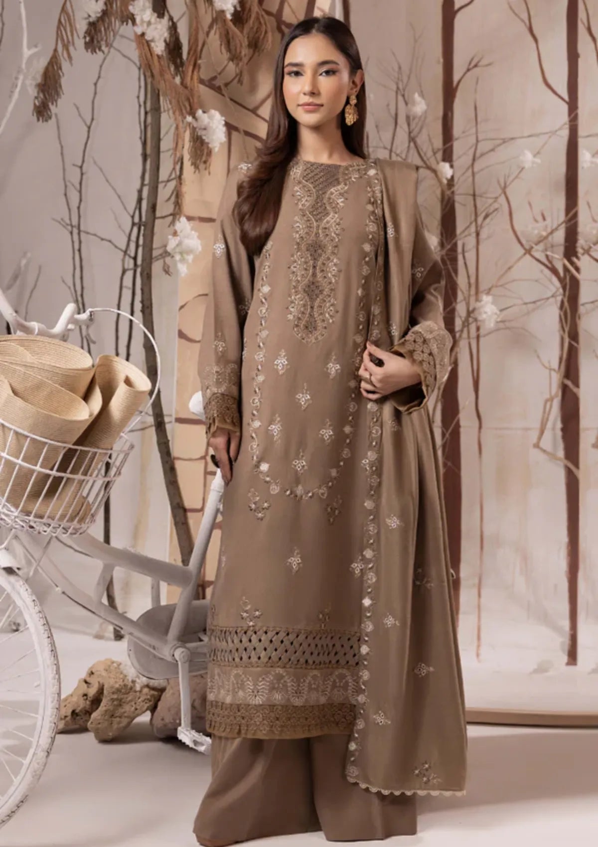mohsin-saeed-fabrics-designer-daily-wear-formal-and-wedding-suits-within-budget-This-product-is-from-humdum-irina-peach-wool25-d-03-is-available-on-Mohsin-saeed-fabrics-website.