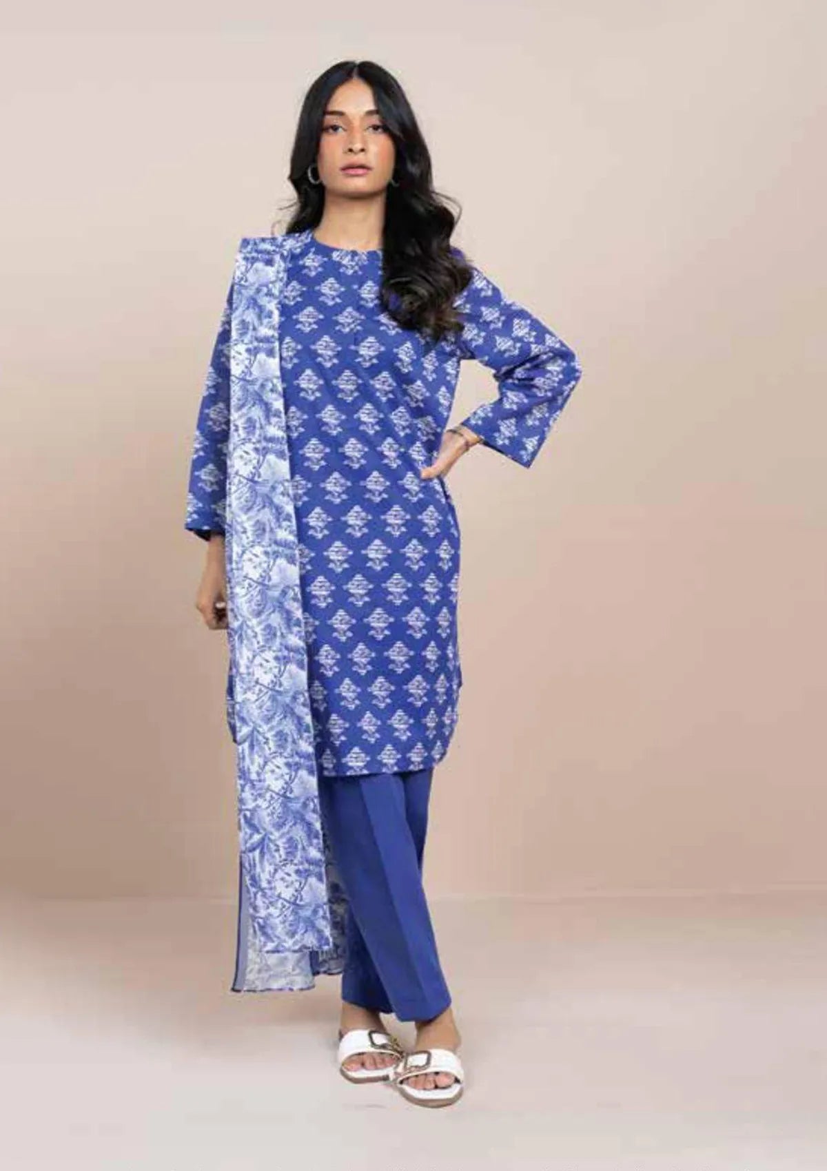 mohsin-saeed-fabrics-is-selling-online-and-in stores-Luxury-daily-wear-wedding-wear-formal-wear-in-budgeted-price-This-product-is-from-alkaram-printed-lawn25-msb25-61-blue-is-available-on-Mohsin-saeed-fabrics-website.