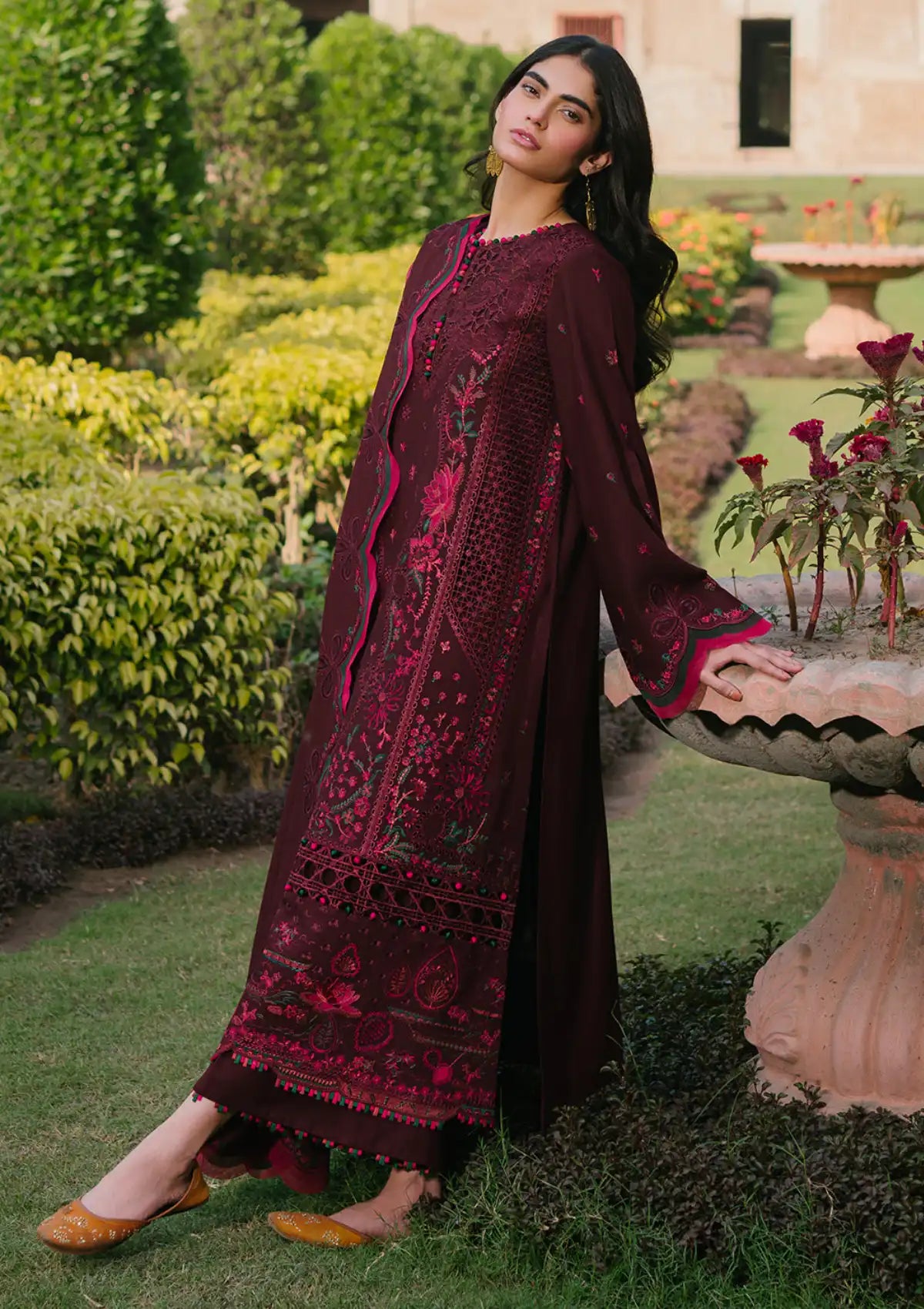 Bin Ilyas Gulabi Baagh Winter'24 D-154 B