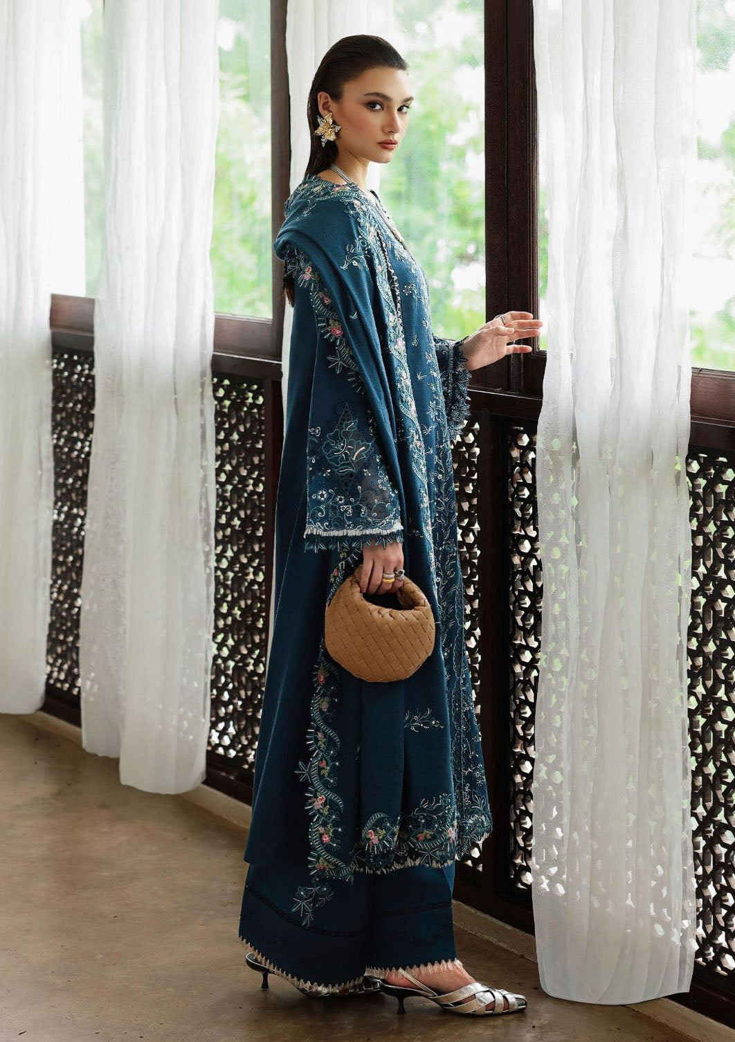 mohsin-saeed-fabrics-luxury-fashion-collection-daily-wear-wedding-and-formal-in-budget-This-product-is-from-qalamkar-qline-linen25-kl-05-lush-is-available-on-Mohsin-saeed-fabrics-website.