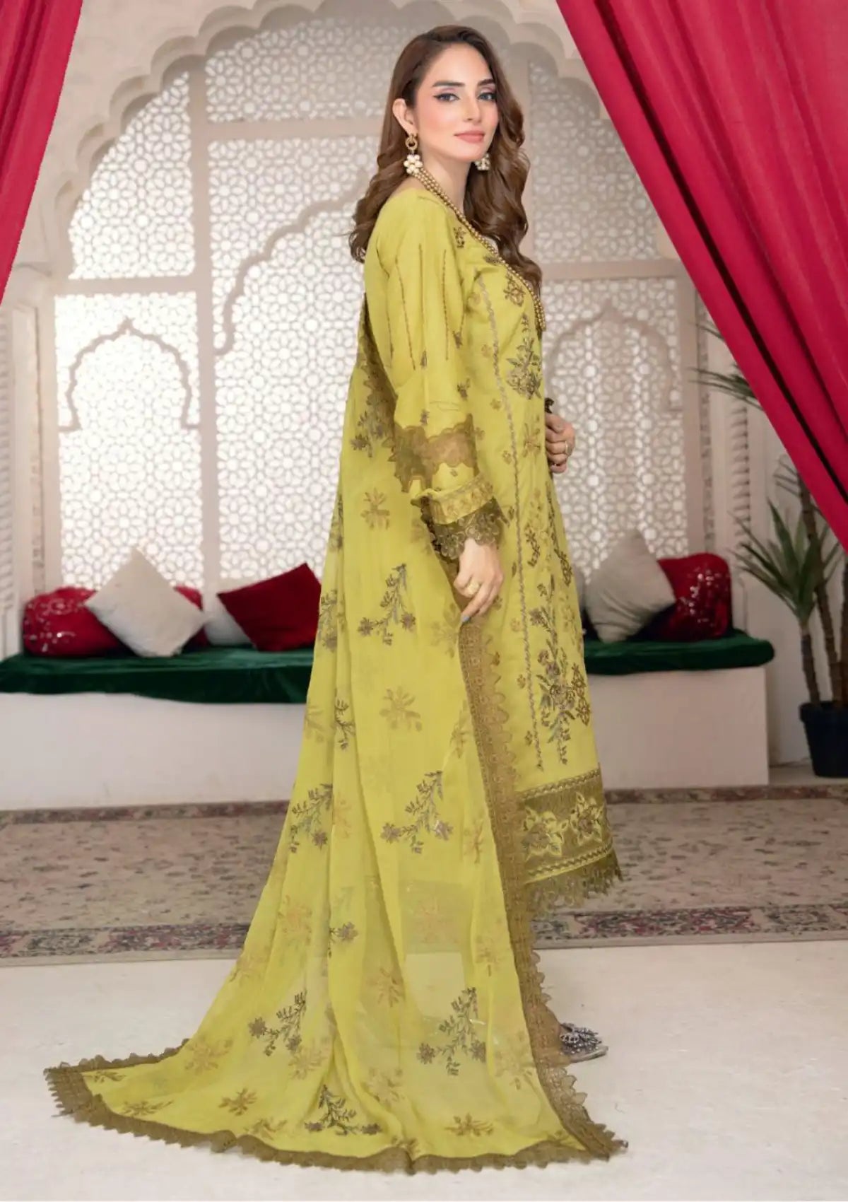 mohsin-saeed-fabrics-is-selling-online-and-in stores-Luxury-daily-wear-wedding-wear-formal-wear-in-budgeted-price-This-product-is-from-riaz-arts-dastak-luxury-lawn25-d-05-is-available-on-Mohsin-saeed-fabrics-website.