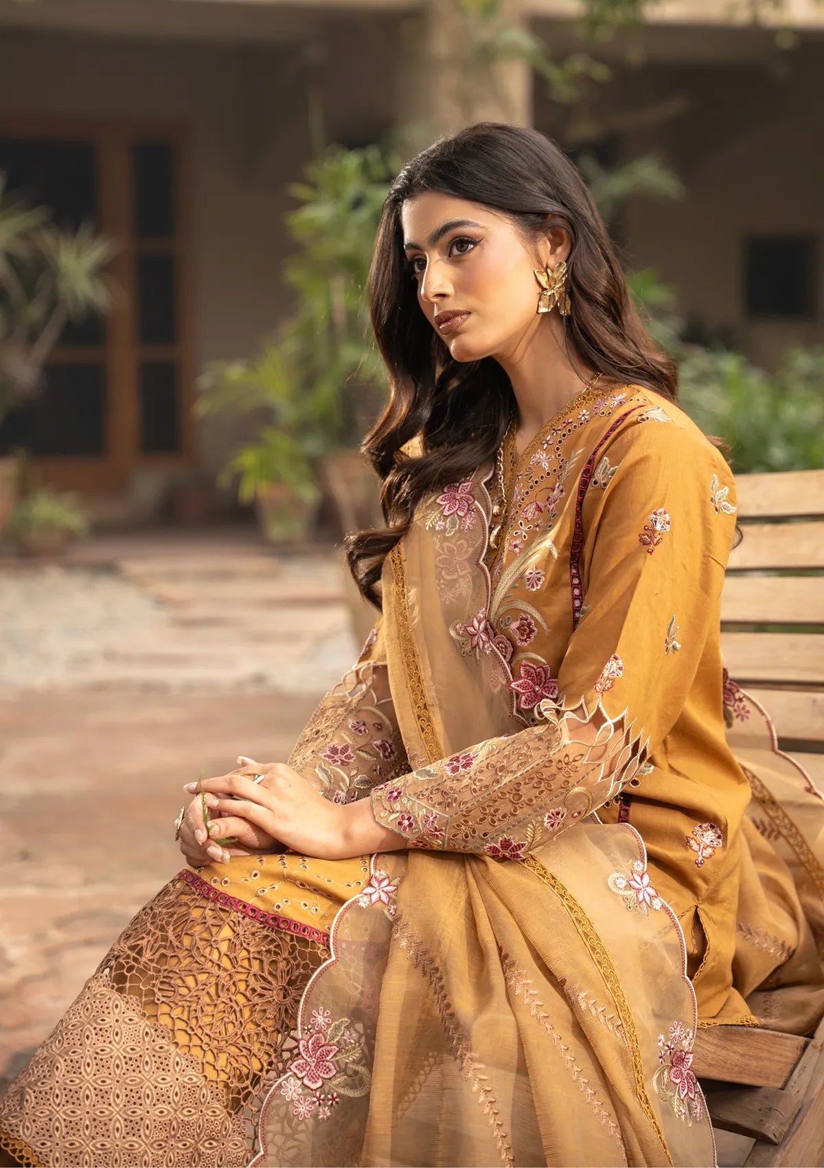 Zebtan Mehru Emb Lawn'26 MZ-02