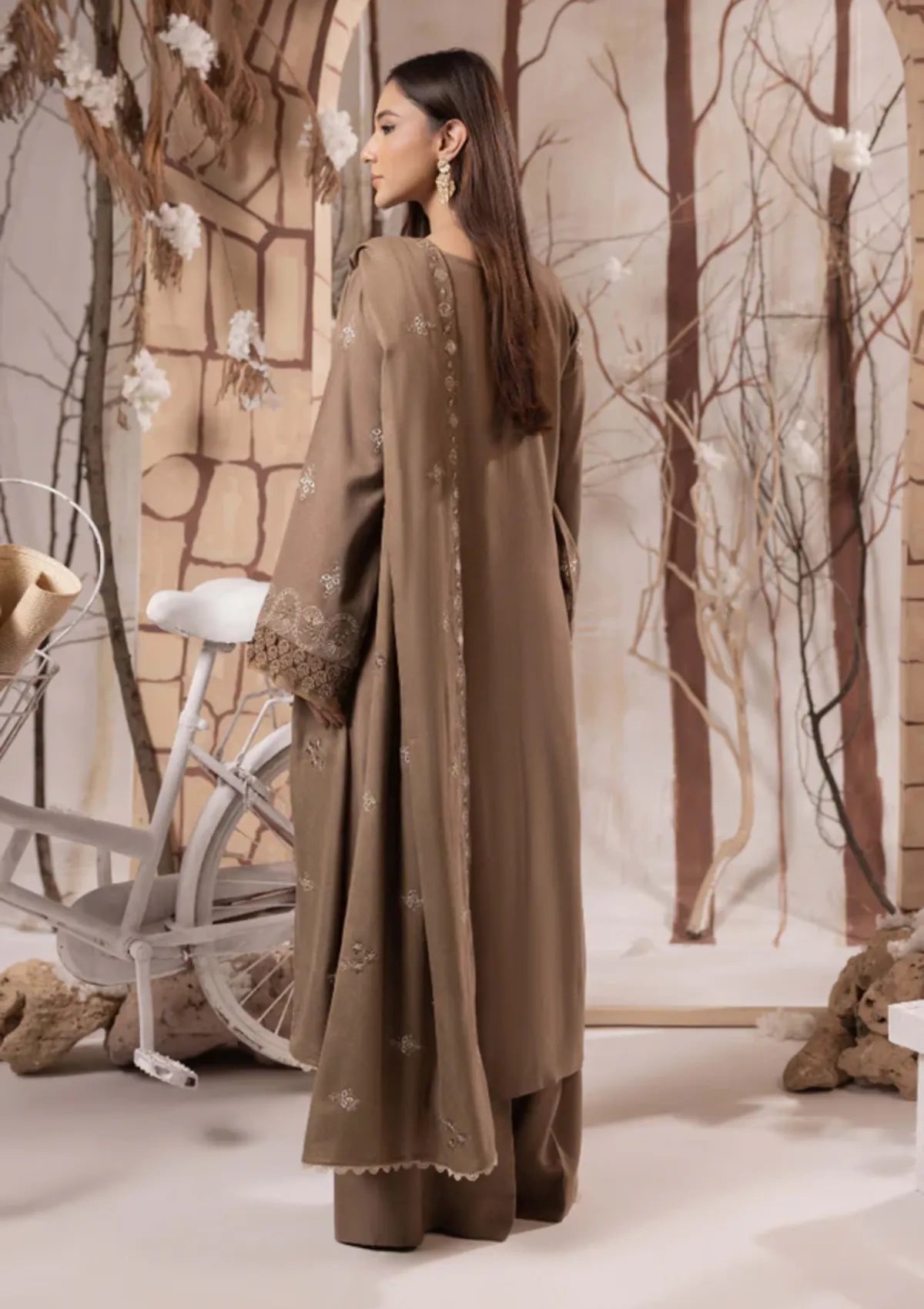 mohsin-saeed-fabrics-designer-daily-wear-formal-and-wedding-suits-within-budget-This-product-is-from-humdum-irina-peach-wool25-d-03-is-available-on-Mohsin-saeed-fabrics-website.