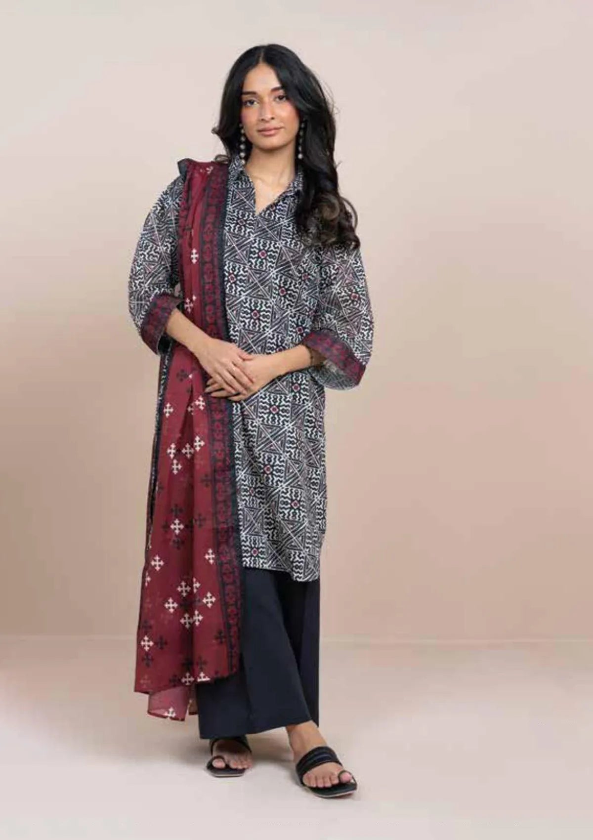 mohsin-saeed-fabrics-is-selling-online-and-in stores-Luxury-daily-wear-wedding-wear-formal-wear-in-budgeted-price-This-product-is-from-alkaram-printed-lawn25-msb25-24-black-is-available-on-Mohsin-saeed-fabrics-website.