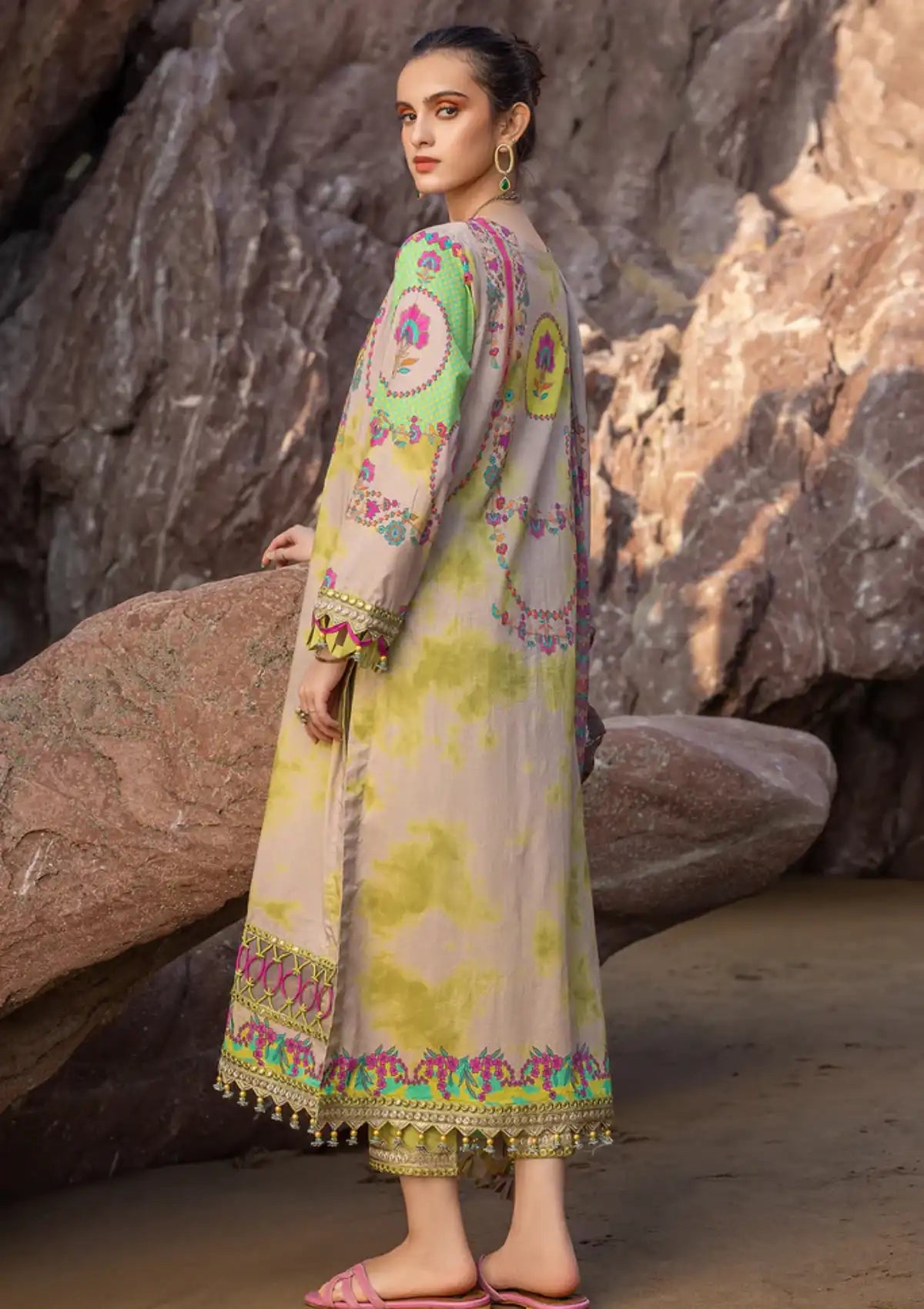 Charizma Sun Shine Lawn'24 Vol-01 SN4-08 - Mohsin Saeed Fabrics