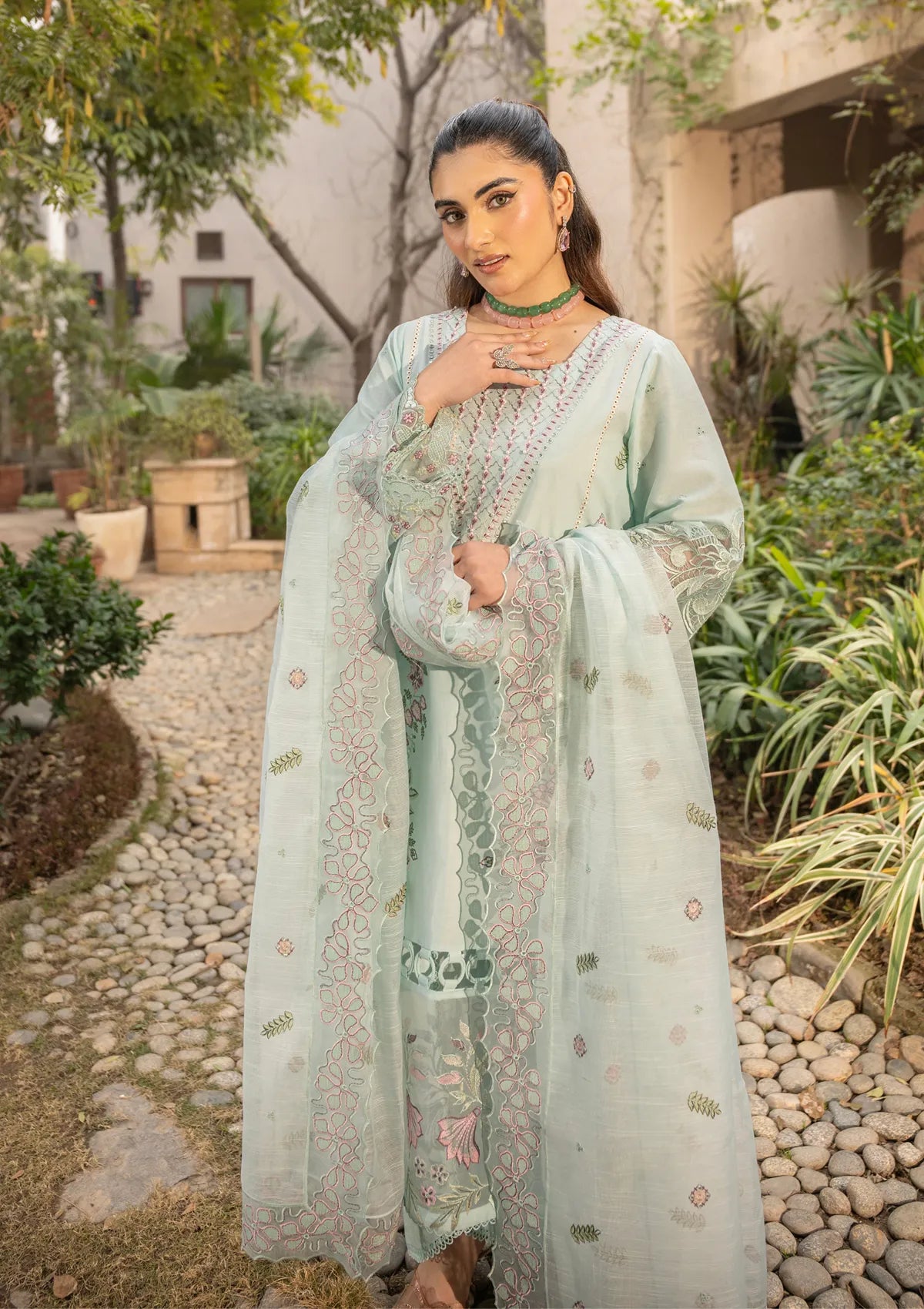 Zebtan Mehru Emb Lawn'26 MZ-07