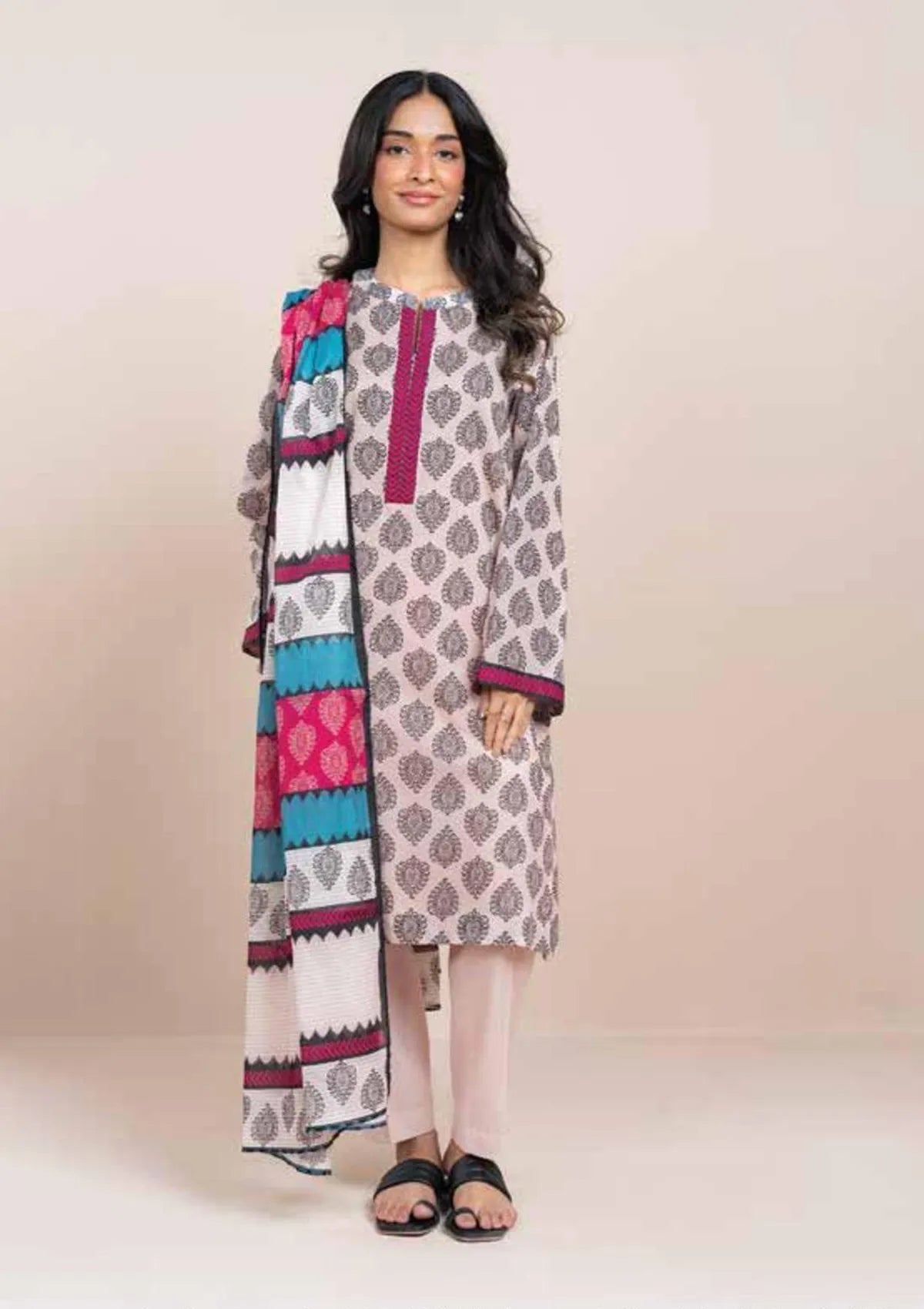 mohsin-saeed-fabrics-is-selling-online-and-in stores-Luxury-daily-wear-wedding-wear-formal-wear-in-budgeted-price-This-product-is-from-alkaram-printed-lawn25-msb25-35-beige-is-available-on-Mohsin-saeed-fabrics-website.