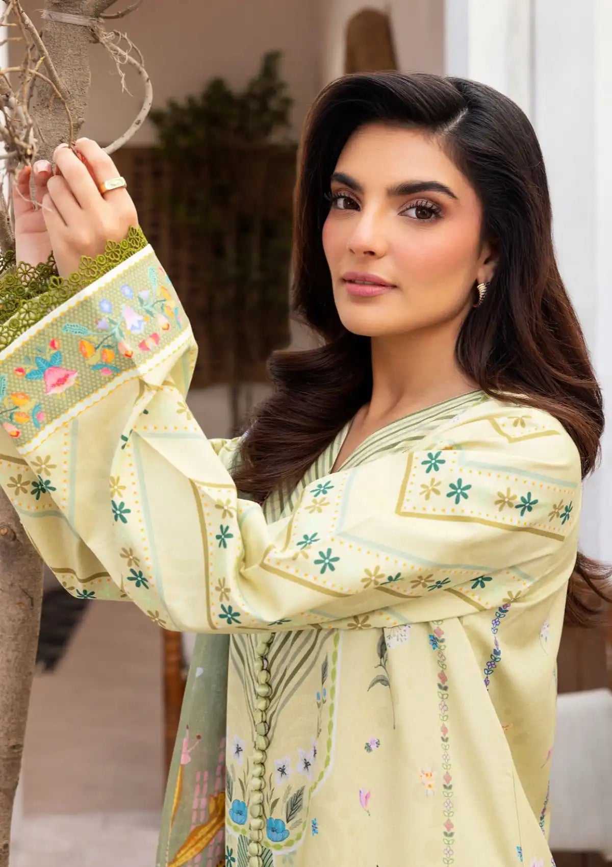 mohsin-saeed-fabrics-affordable-luxury-outfits-for-daily-formal-and-wedding-wear-This-product-is-from-florent-luxury-prints25-fl-4b-is-available-on-Mohsin-saeed-fabrics-website.