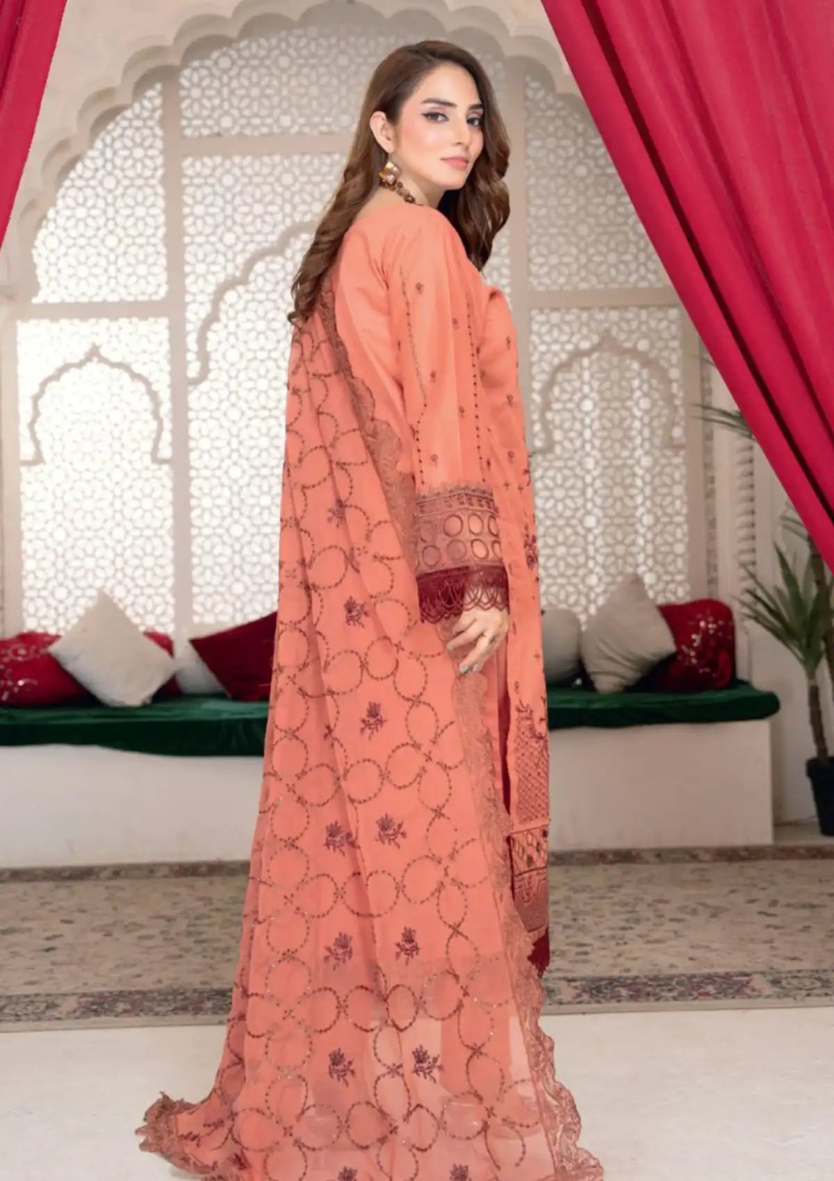 mohsin-saeed-fabrics-is-selling-online-and-in stores-Luxury-daily-wear-wedding-wear-formal-wear-in-budgeted-price-This-product-is-from-riaz-arts-dastak-luxury-lawn25-d-06-is-available-on-Mohsin-saeed-fabrics-website.