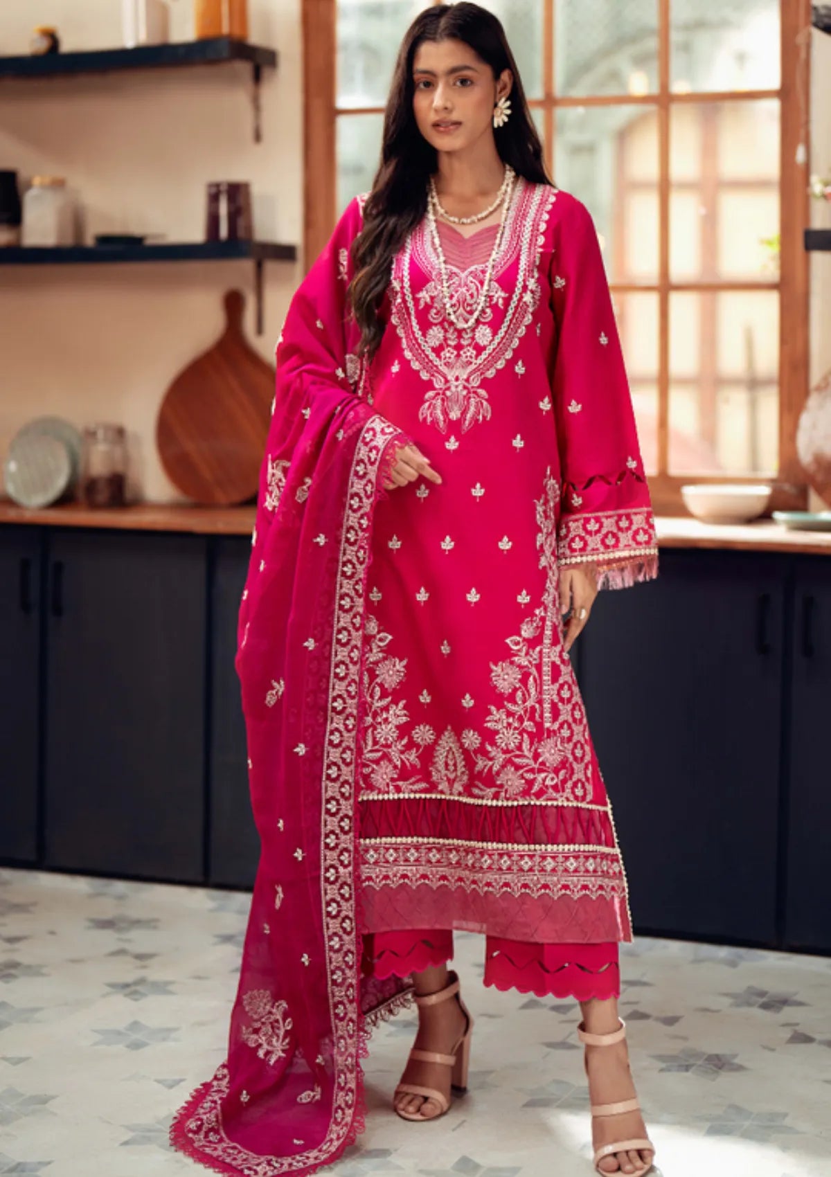 mohsin-saeed-fabrics-is-selling-online-and-in stores-Luxury-daily-wear-wedding-wear-formal-wear-in-budgeted-price-This-product-is-from-humdum-lala-rukh-lawn25-d-06-is-available-on-Mohsin-saeed-fabrics-website.