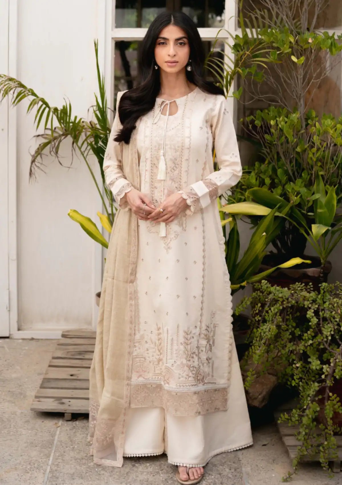 mohsin-saeed-fabrics-affordable-luxury-outfits-for-daily-formal-and-wedding-wear-This-product-is-from-mirha-by-humdum25-d-02-is-available-on-Mohsin-saeed-fabrics-website.