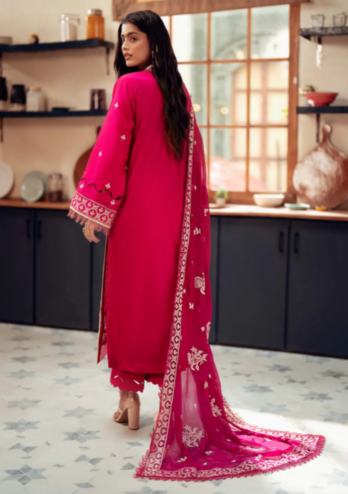 mohsin-saeed-fabrics-is-selling-online-and-in stores-Luxury-daily-wear-wedding-wear-formal-wear-in-budgeted-price-This-product-is-from-humdum-lala-rukh-lawn25-d-06-is-available-on-Mohsin-saeed-fabrics-website.