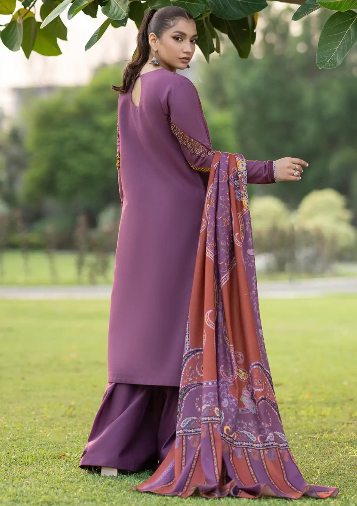 Bin Ilyas Janan Winter Khaddar'23 D-1917-B - Mohsin Saeed Fabrics
