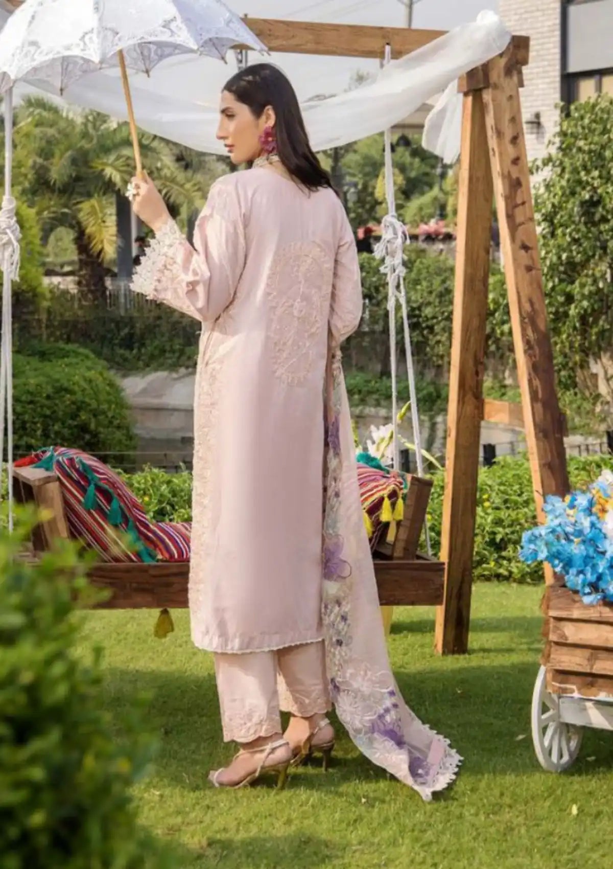 mohsin-saeed-fabrics-is-selling-online-and-in stores-Luxury-daily-wear-wedding-wear-formal-wear-in-budgeted-price-This-product-is-from-eshaisha-luxury-lawn25-ea-ll-5548-is-available-on-Mohsin-saeed-fabrics-website.