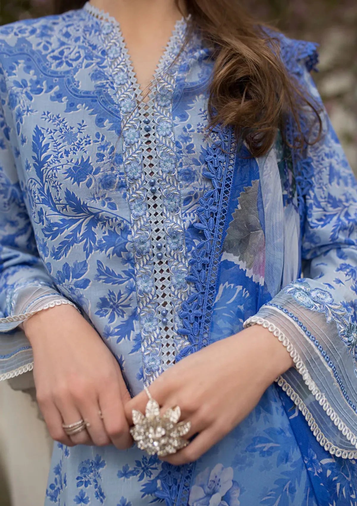 mohsin-saeed-fabrics-luxury-fashion-collection-daily-wear-wedding-and-formal-in-budget-This-product-is-from-sobia-nazir-sn-basics-printed-lawn25-d-01b-is-available-on-Mohsin-saeed-fabrics-website.