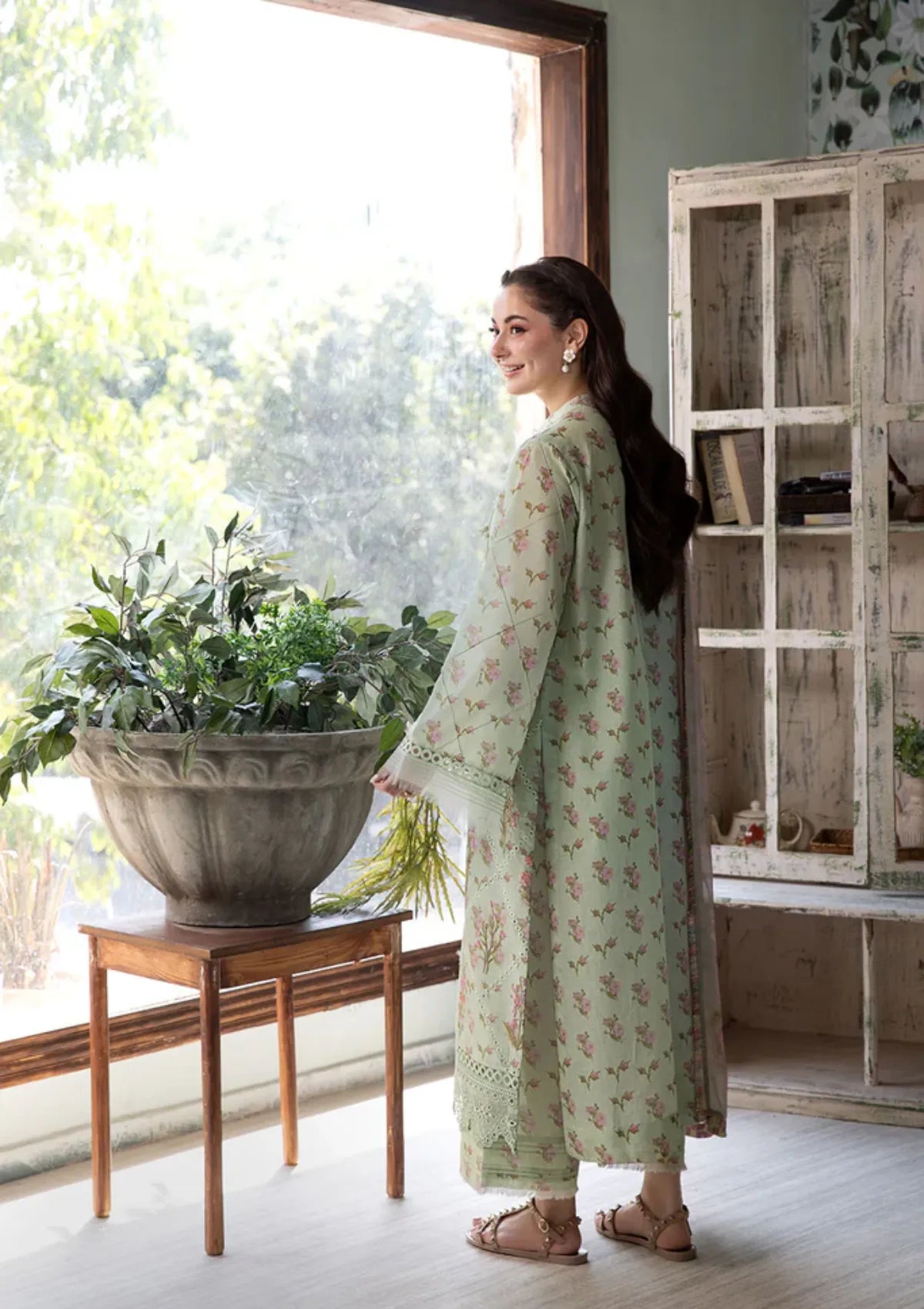 mohsin-saeed-fabrics-is-selling-online-and-in stores-Luxury-daily-wear-wedding-wear-formal-wear-in-budgeted-price-This-product-is-from-sobia-nazir-vital-vol-2-lawn25-d-1b-is-available-on-Mohsin-saeed-fabrics-website.