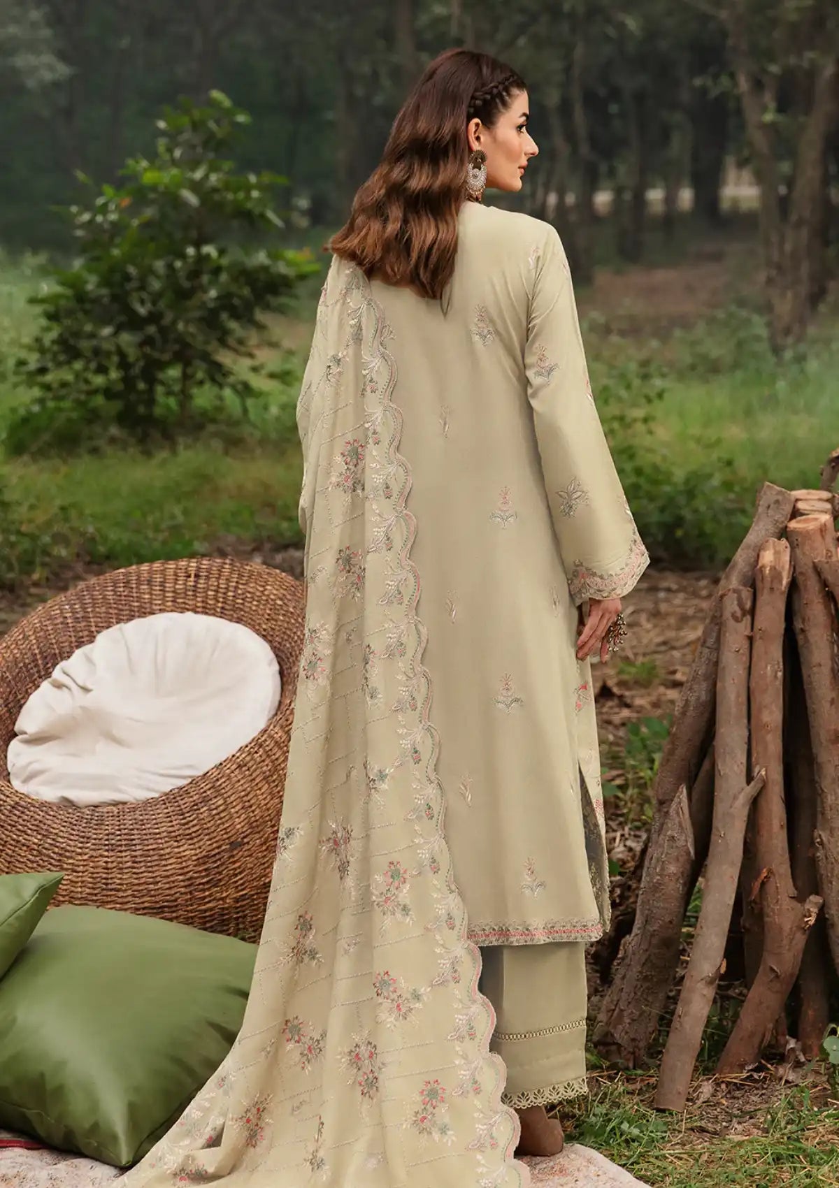 Ramsha Reet Emb Karandi'23 Vol-09 R-910 - Mohsin Saeed Fabrics