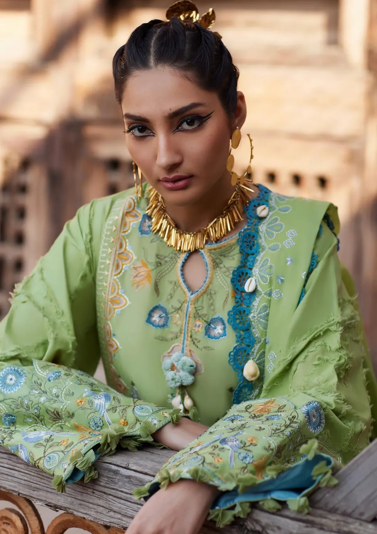 mohsin-saeed-fabrics-is-selling-online-and-in stores-Luxury-daily-wear-wedding-wear-formal-wear-in-budgeted-price-This-product-is-from-elan-lawn-25-el25-11b-isla-bleu-is-available-on-Mohsin-saeed-fabrics-website.