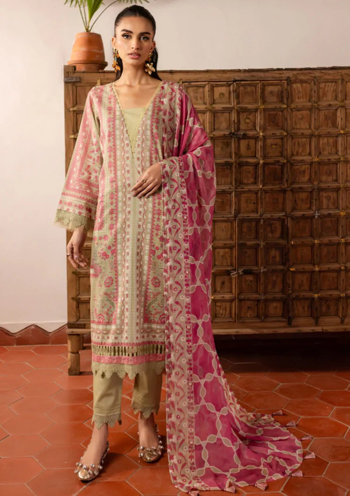 mohsin-saeed-fabrics-affordable-luxury-outfits-for-daily-formal-and-wedding-wear-This-product-is-from-nureh-signature-prints-lawn25-sp-141-is-available-on-Mohsin-saeed-fabrics-website.