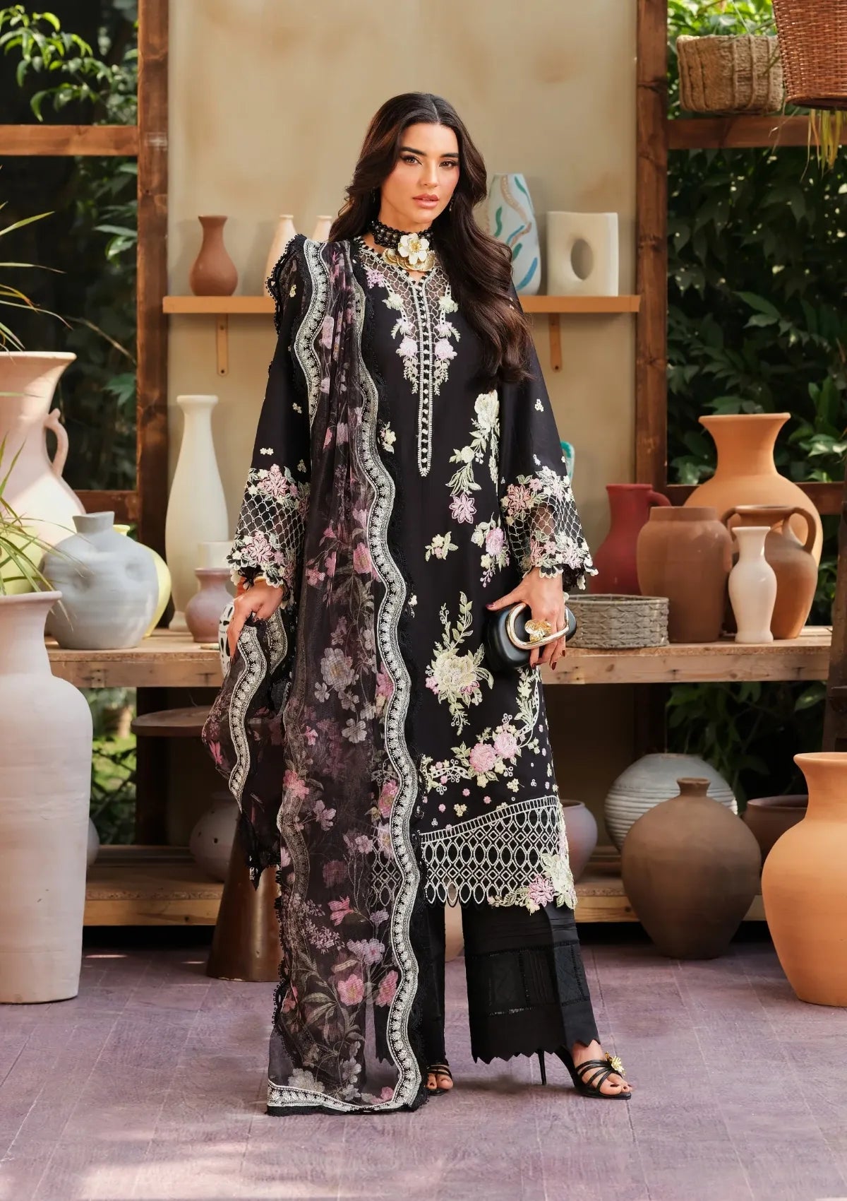 Maryam Hussain Luxury Lawn'26 D-01 Noir