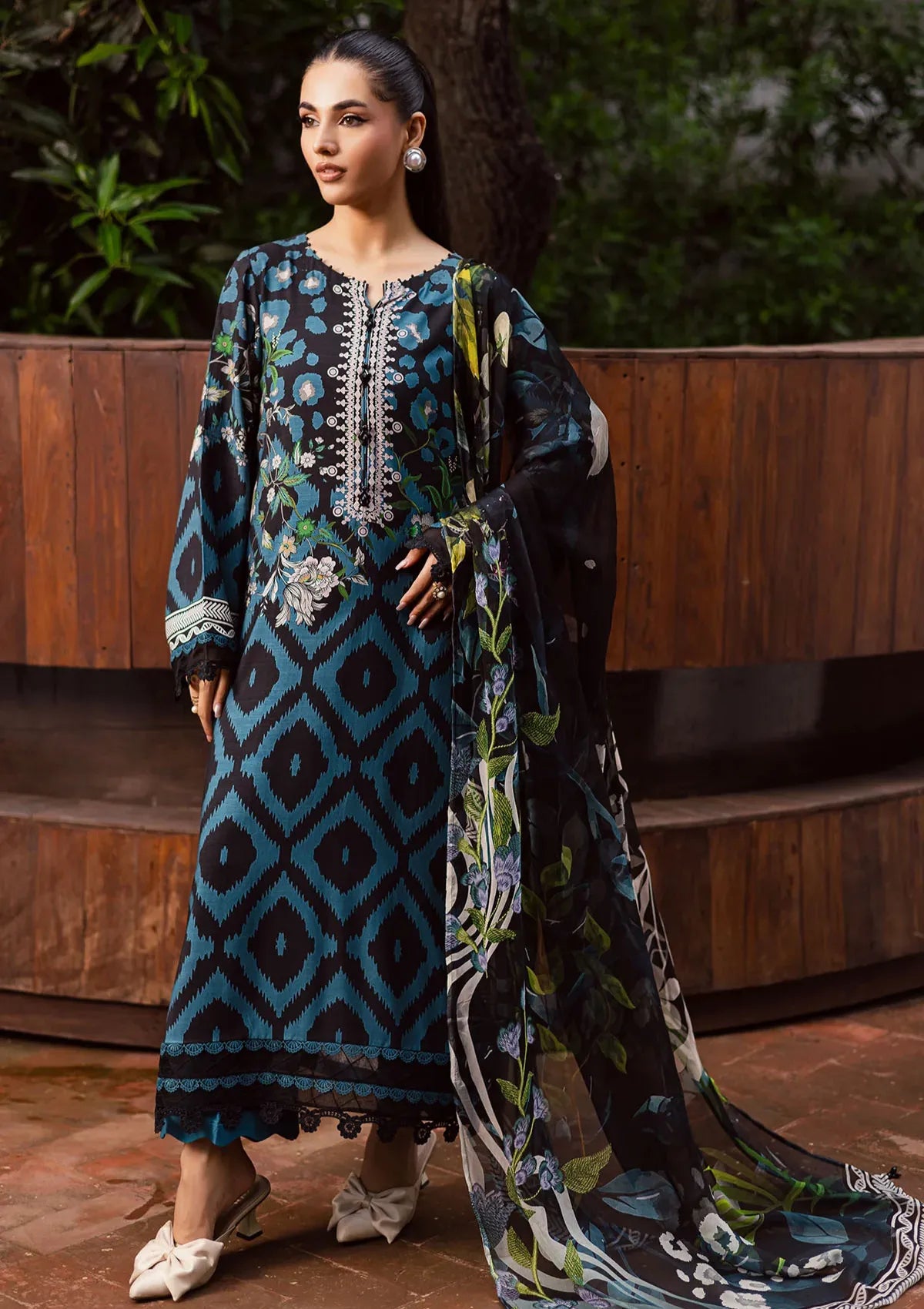 mohsin-saeed-fabrics-is-selling-online-and-in stores-Luxury-daily-wear-wedding-wear-formal-wear-in-budgeted-price-This-product-is-from-nureh-signature-prints-linen25-sp-165-is-available-on-Mohsin-saeed-fabrics-website.