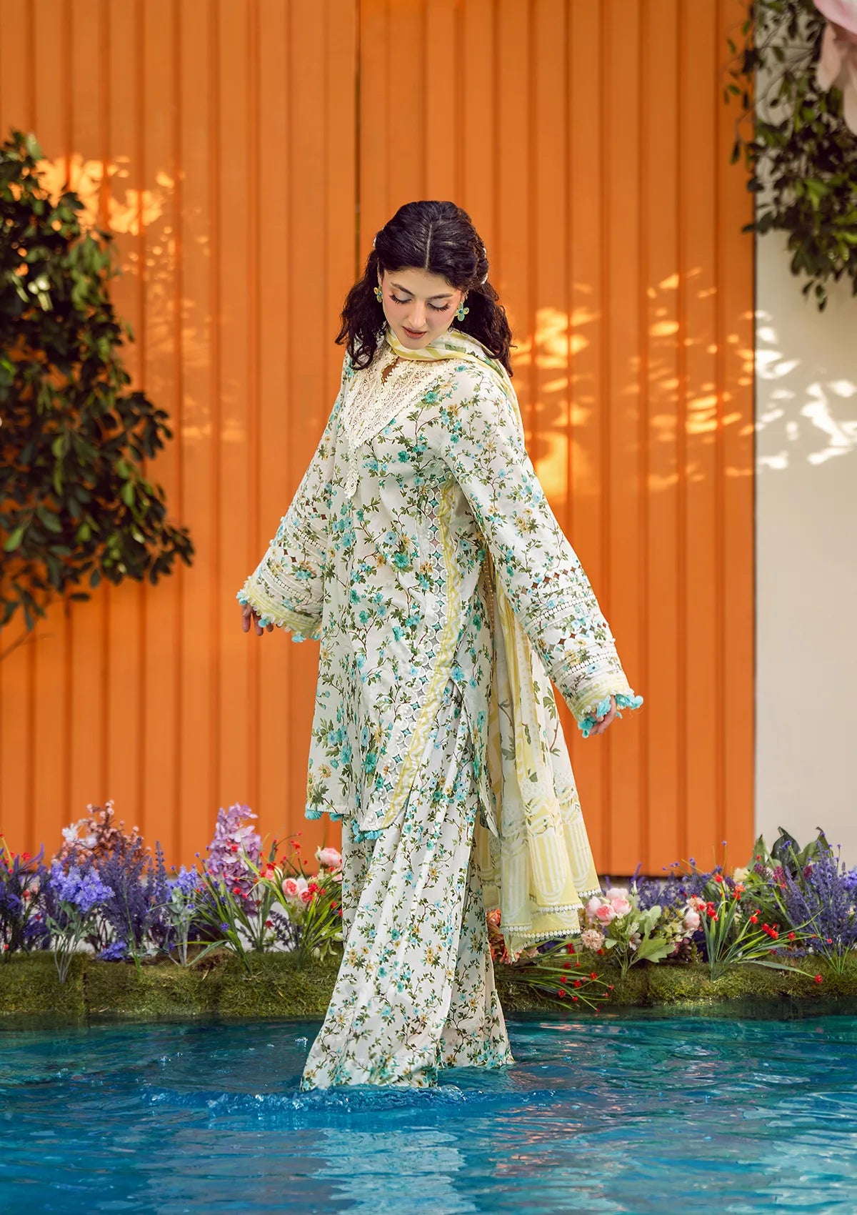 mohsin-saeed-fabrics-designer-daily-wear-formal-and-wedding-suits-within-budget-This-product-is-from-elaf-prints-lawn25-vol-2-eps-3a-ivory-whispers-is-available-on-Mohsin-saeed-fabrics-website.