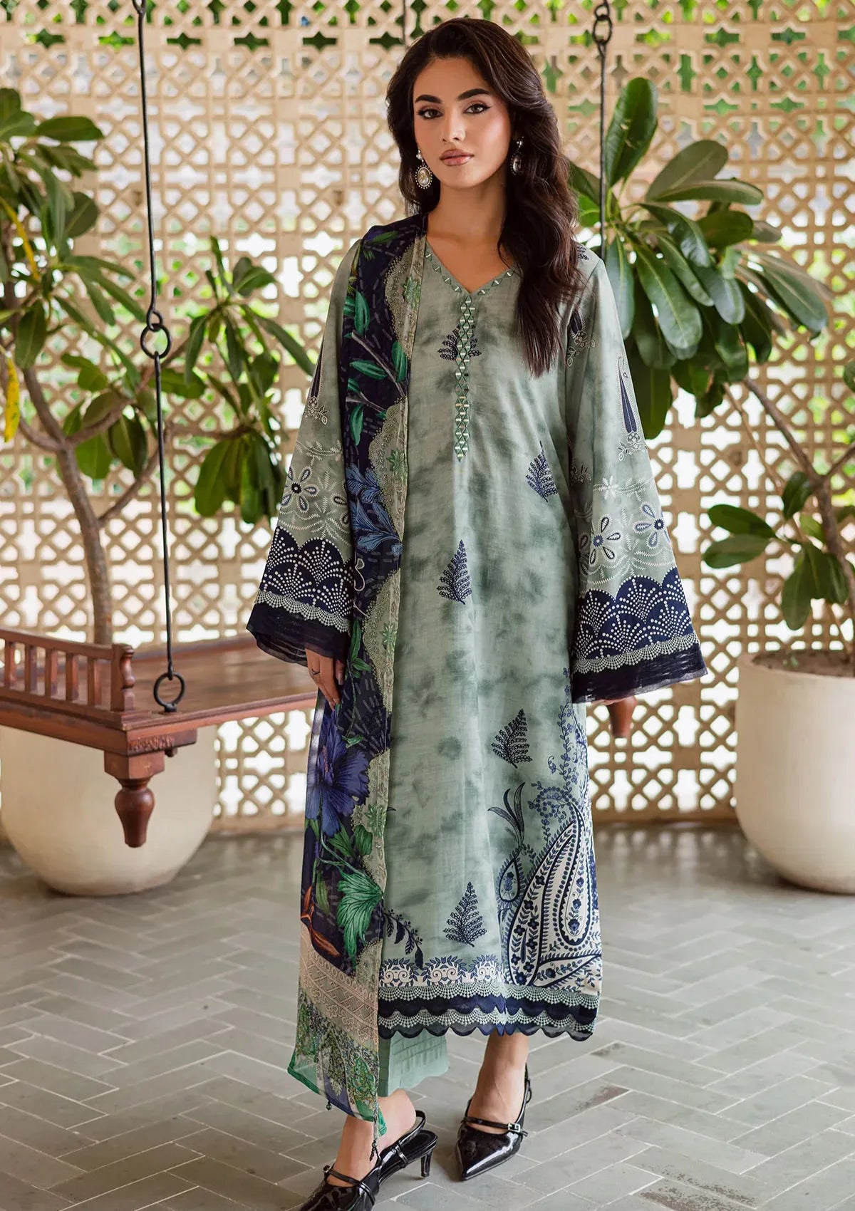 mohsin-saeed-fabrics-is-selling-online-and-in stores-Luxury-daily-wear-wedding-wear-formal-wear-in-budgeted-price-This-product-is-from-nureh-signature-prints-linen25-sp-164-is-available-on-Mohsin-saeed-fabrics-website.