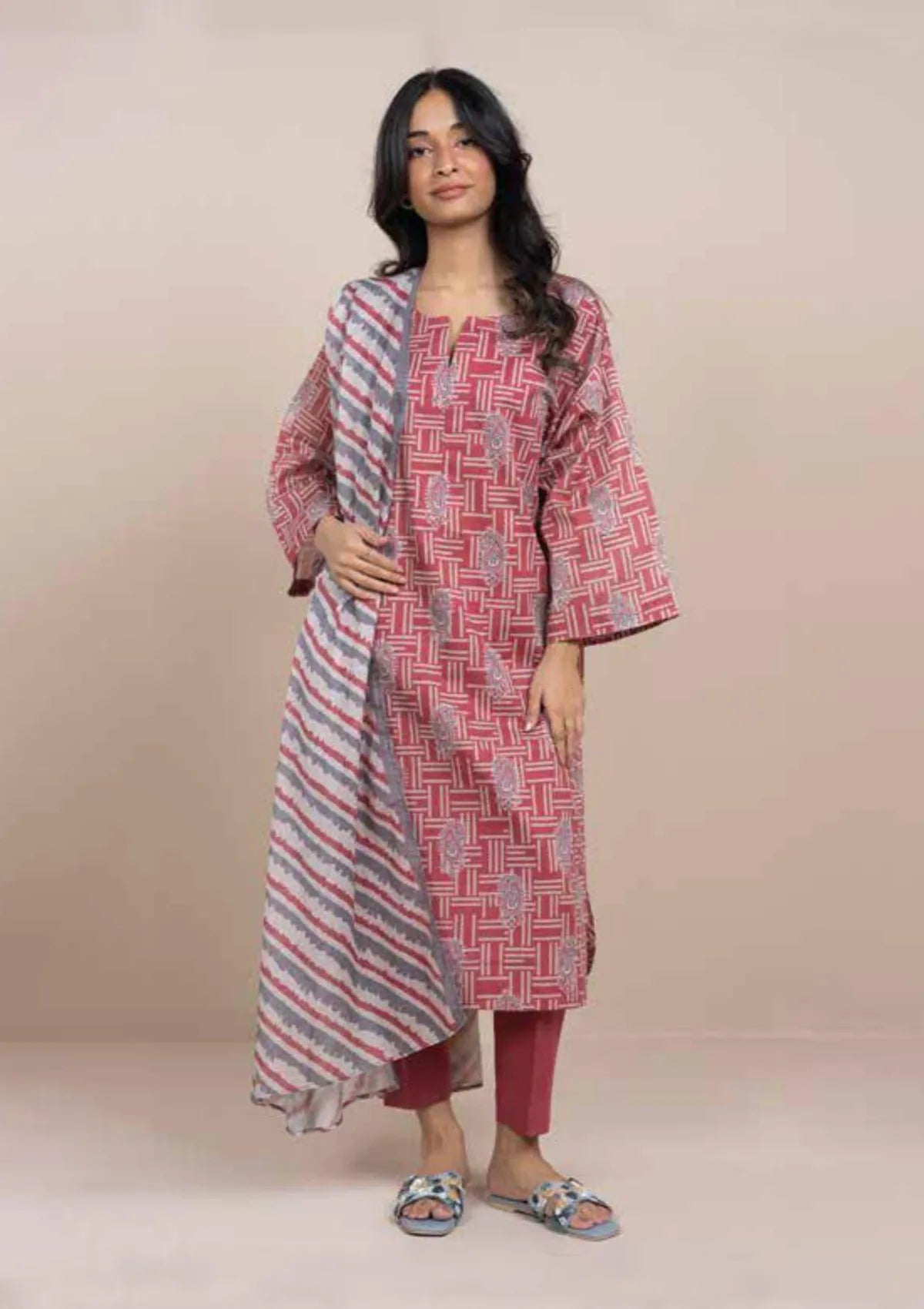 mohsin-saeed-fabrics-is-selling-online-and-in stores-Luxury-daily-wear-wedding-wear-formal-wear-in-budgeted-price-This-product-is-from-alkaram-printed-lawn25-msb25-65-peach-is-available-on-Mohsin-saeed-fabrics-website.