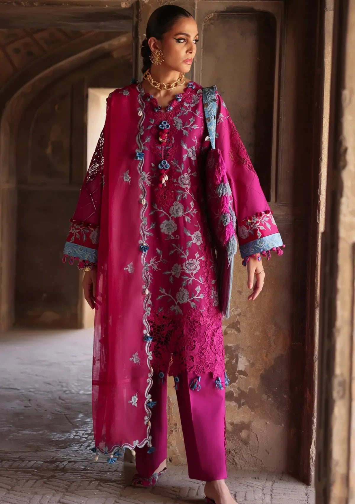 mohsin-saeed-fabrics-is-selling-online-and-in stores-Luxury-daily-wear-wedding-wear-formal-wear-in-budgeted-price-This-product-is-from-elan-lawn-25-el25-10b-ophelia-b-is-available-on-Mohsin-saeed-fabrics-website.