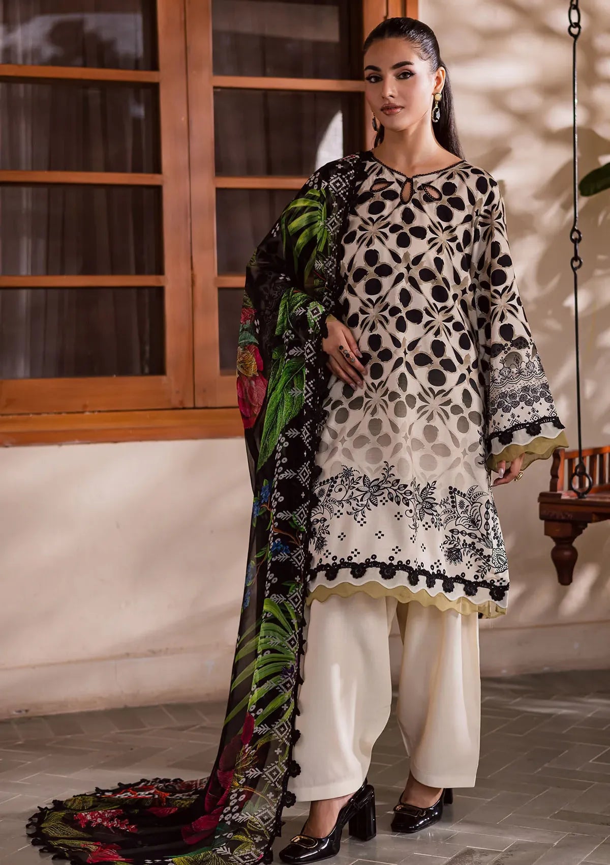 mohsin-saeed-fabrics-is-selling-online-and-in stores-Luxury-daily-wear-wedding-wear-formal-wear-in-budgeted-price-This-product-is-from-nureh-signature-prints-linen25-sp-166-is-available-on-Mohsin-saeed-fabrics-website.