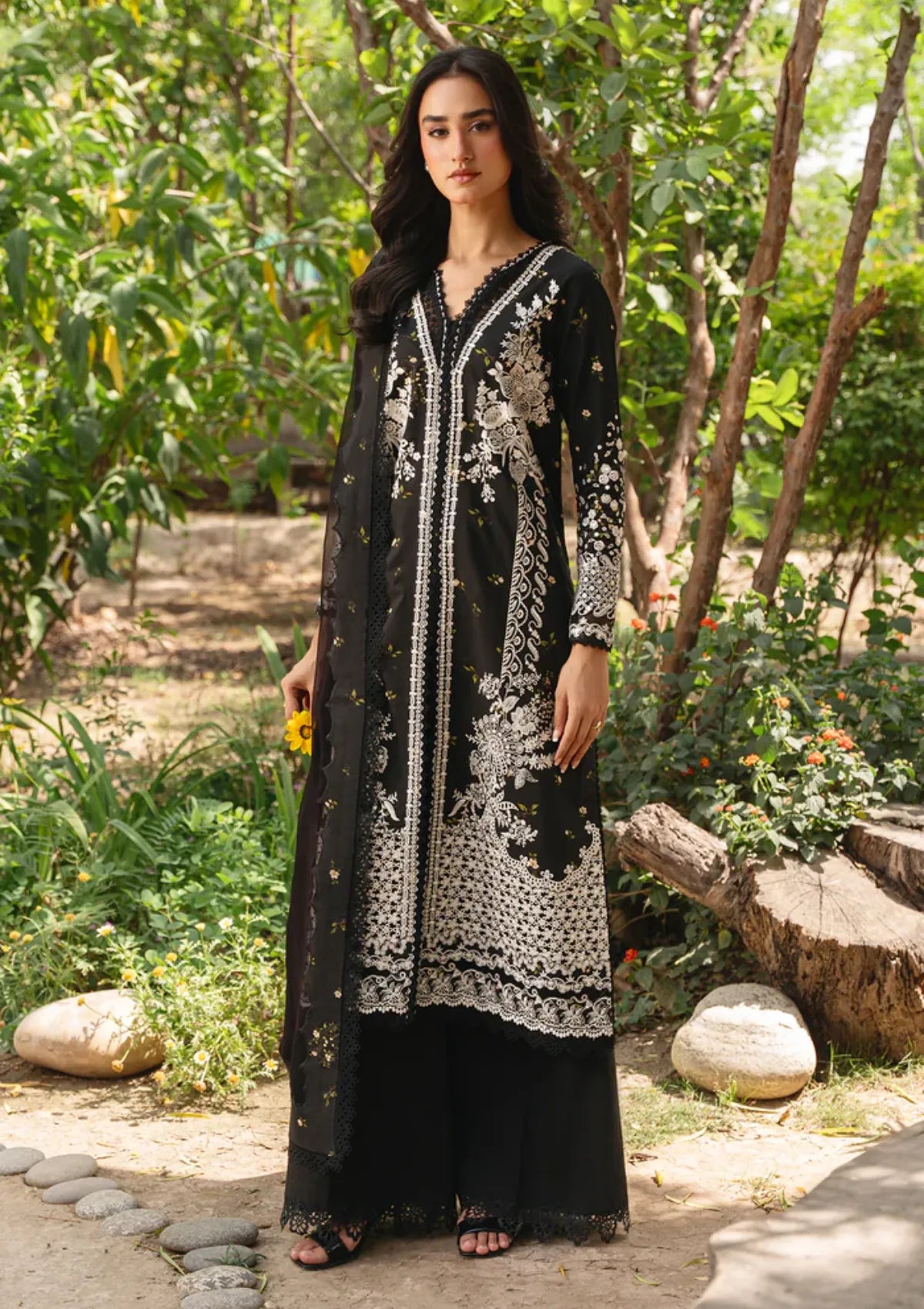 Ayzel Whisper Emb Lawn'26 -1235 NIGHTVEIL
