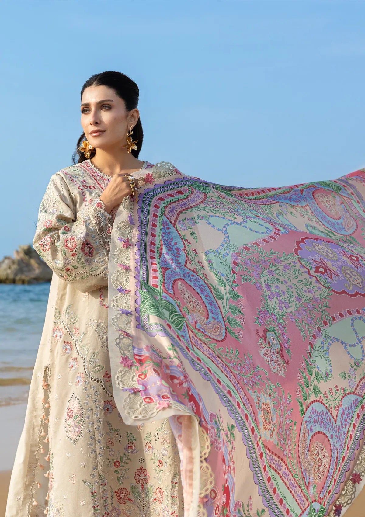 Sadaf Fawad Khan Siraa lawn'26 -Sunehri