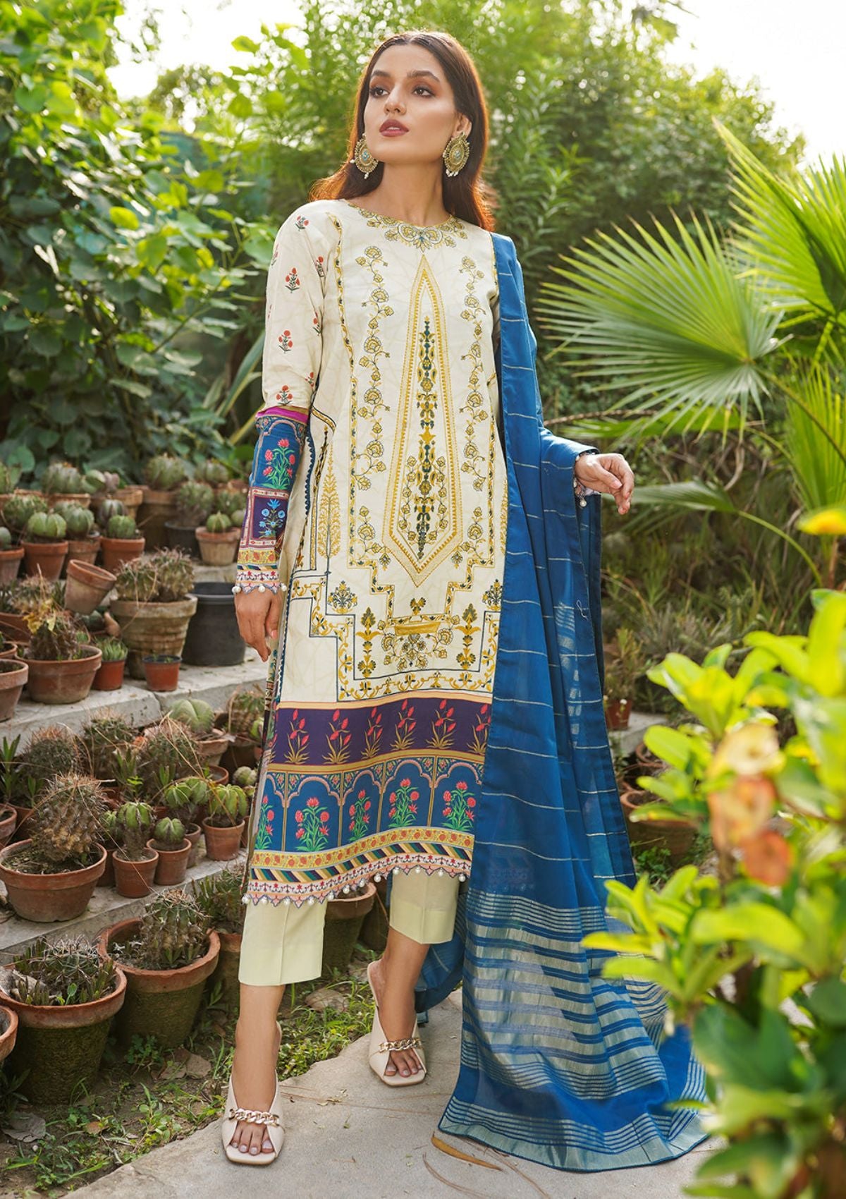 Bin Ilyas Maya Lawn Vol-02'23 D-2029 B is available at Mohsin Saeed Fabrics online shop All the top women brands in pakistan such as Freesia, Maria b, Zara Shahjahan, Asim Jofa, Zaha, Elan, Crimson, Sobia Nazir, Maryam n Maria, Hussain Rehar, Marjjan, Anaya by Kiran Chaudhary, johra, Shaista, farah talib aziz and Gul Ahmed. 