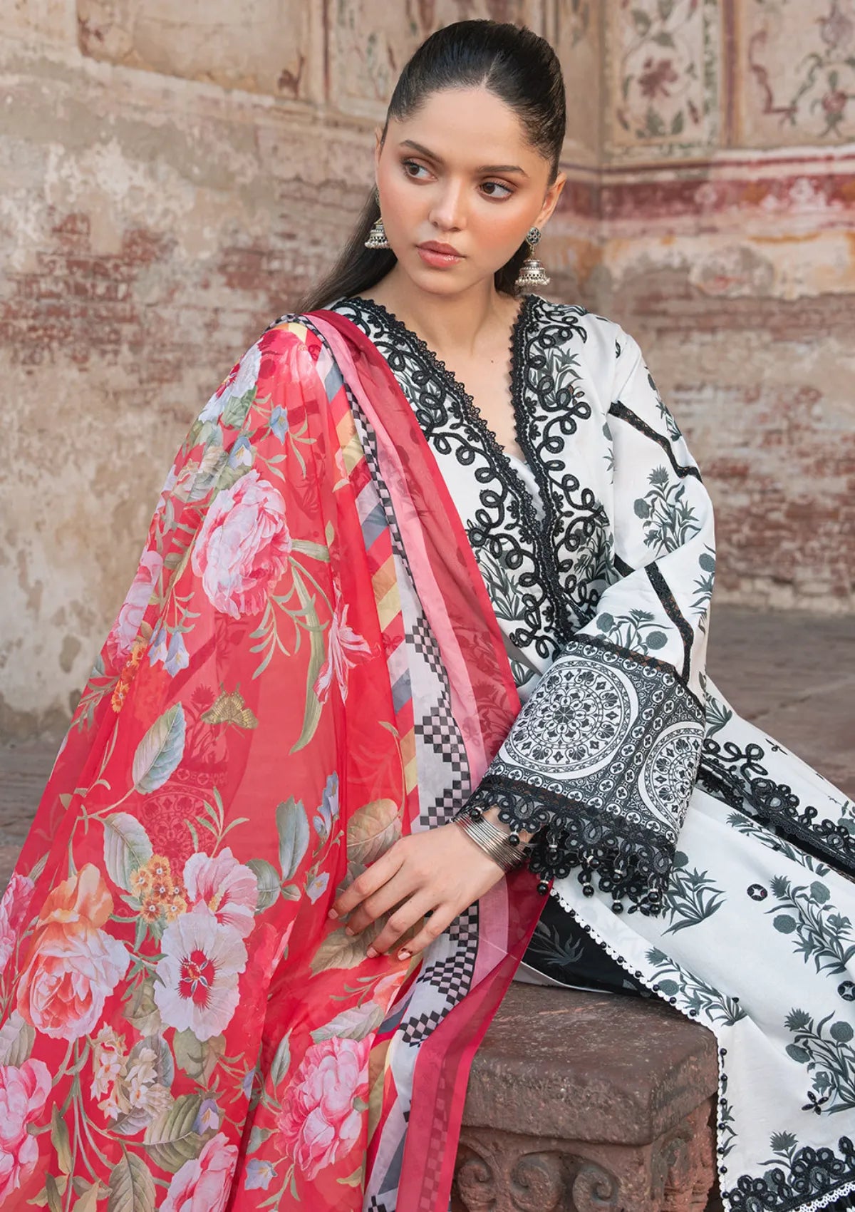 Bin Ilyas Naqsh Naaz Luxury Lawn'25 D-2082 A