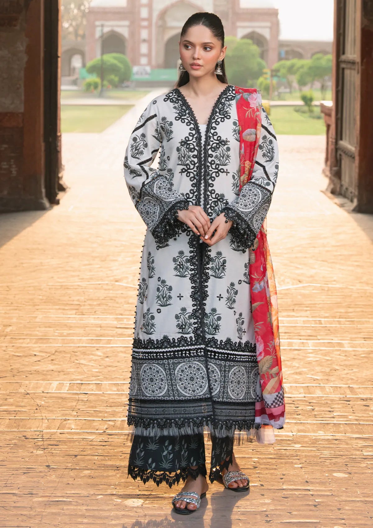 Bin Ilyas Naqsh Naaz Luxury Lawn'25 D-2082 A
