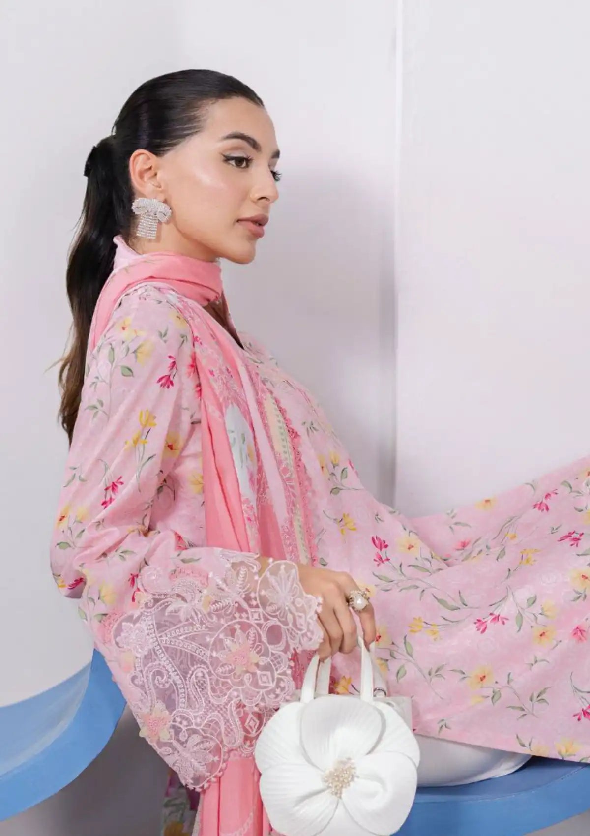 mohsin-saeed-fabrics-is-selling-online-and-in stores-Luxury-daily-wear-wedding-wear-formal-wear-in-budgeted-price-This-product-is-from-qalamkar-qprints-lawn25-vol-2-em-04a-vera-is-available-on-Mohsin-saeed-fabrics-website.