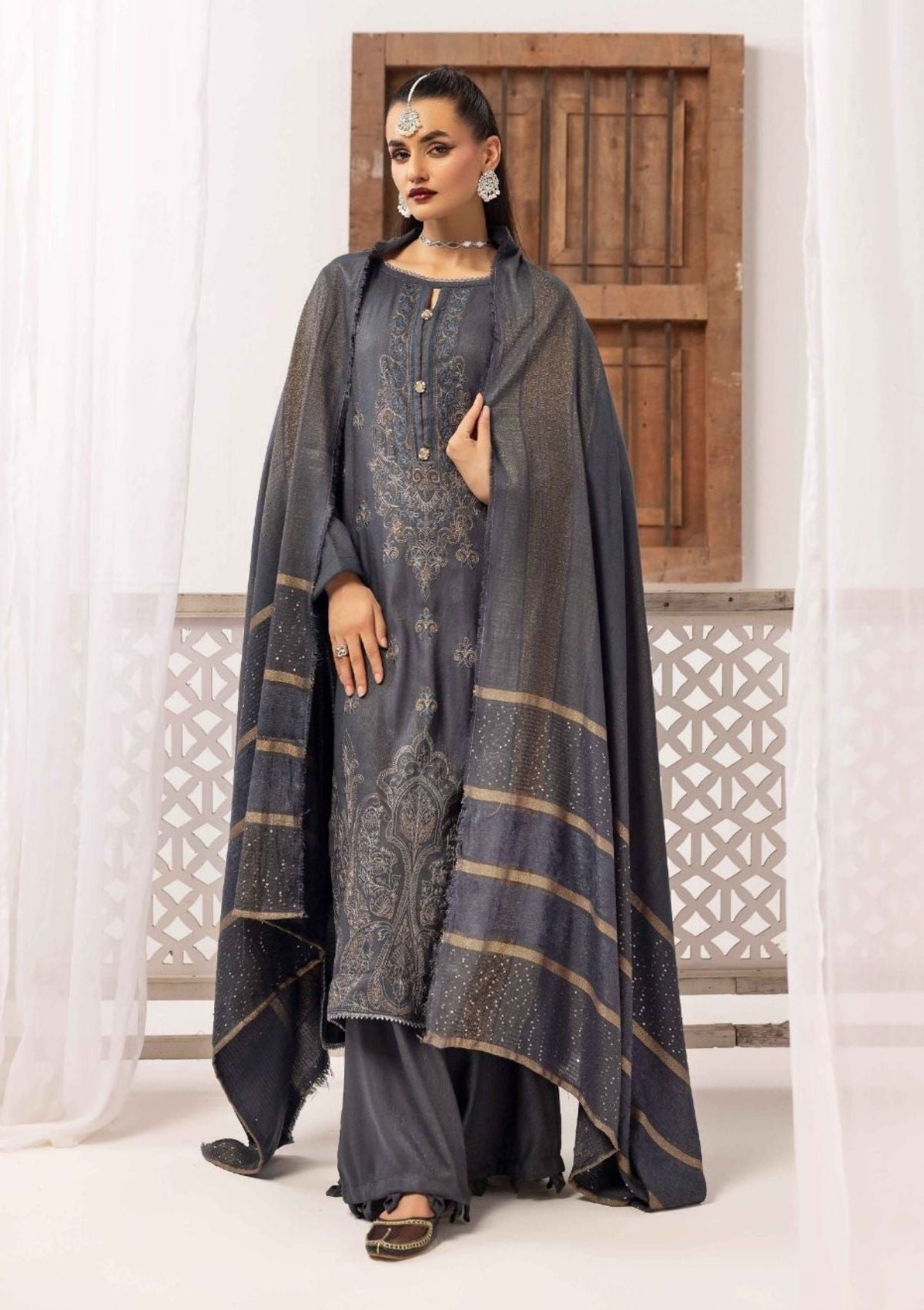 Uraan By Khoobsurat Peach Leather'25 UE-206