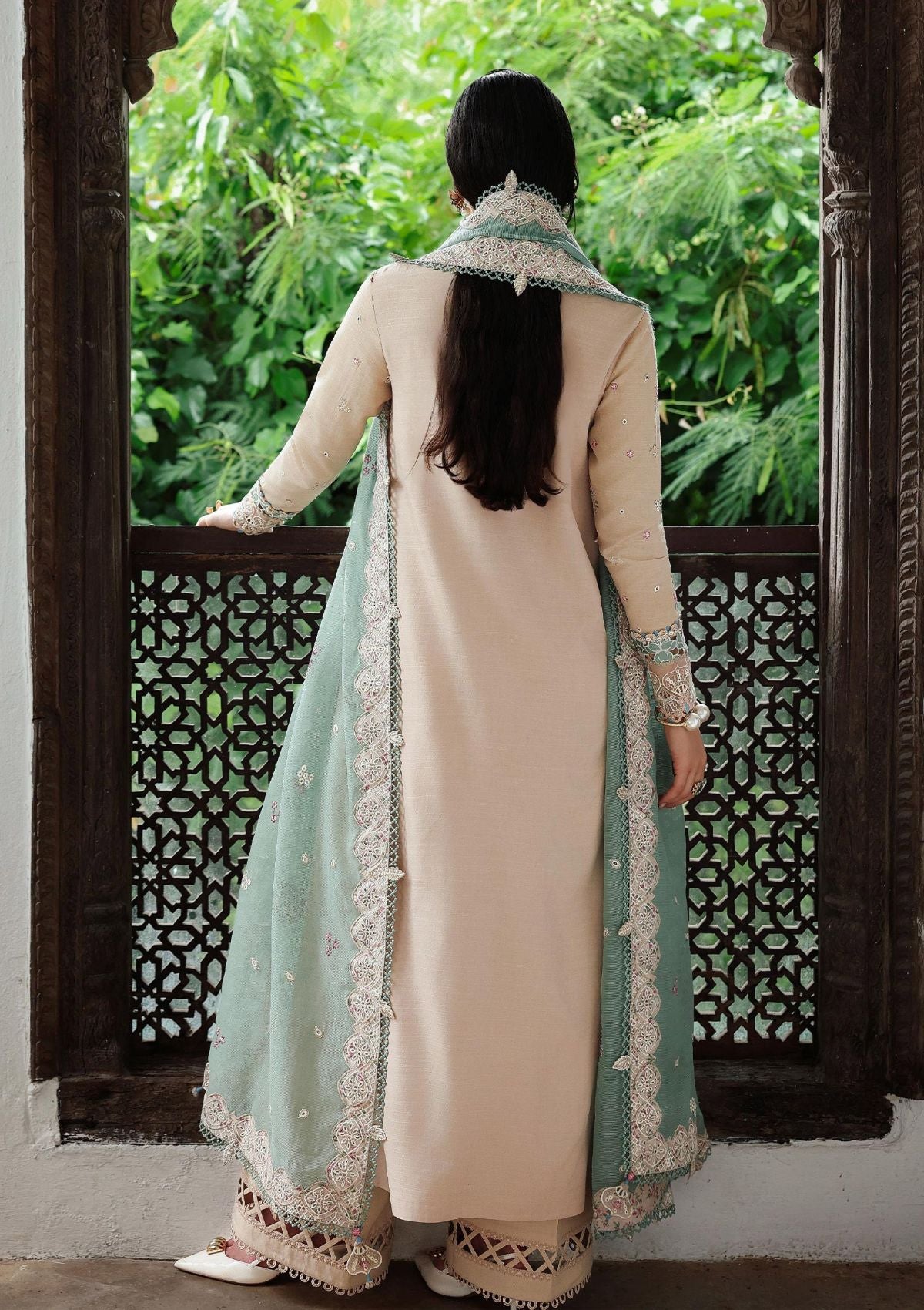 mohsin-saeed-fabrics-luxury-fashion-collection-daily-wear-wedding-and-formal-in-budget-This-product-is-from-qalamkar-qline-linen25-kl-07-whisper-is-available-on-Mohsin-saeed-fabrics-website.
