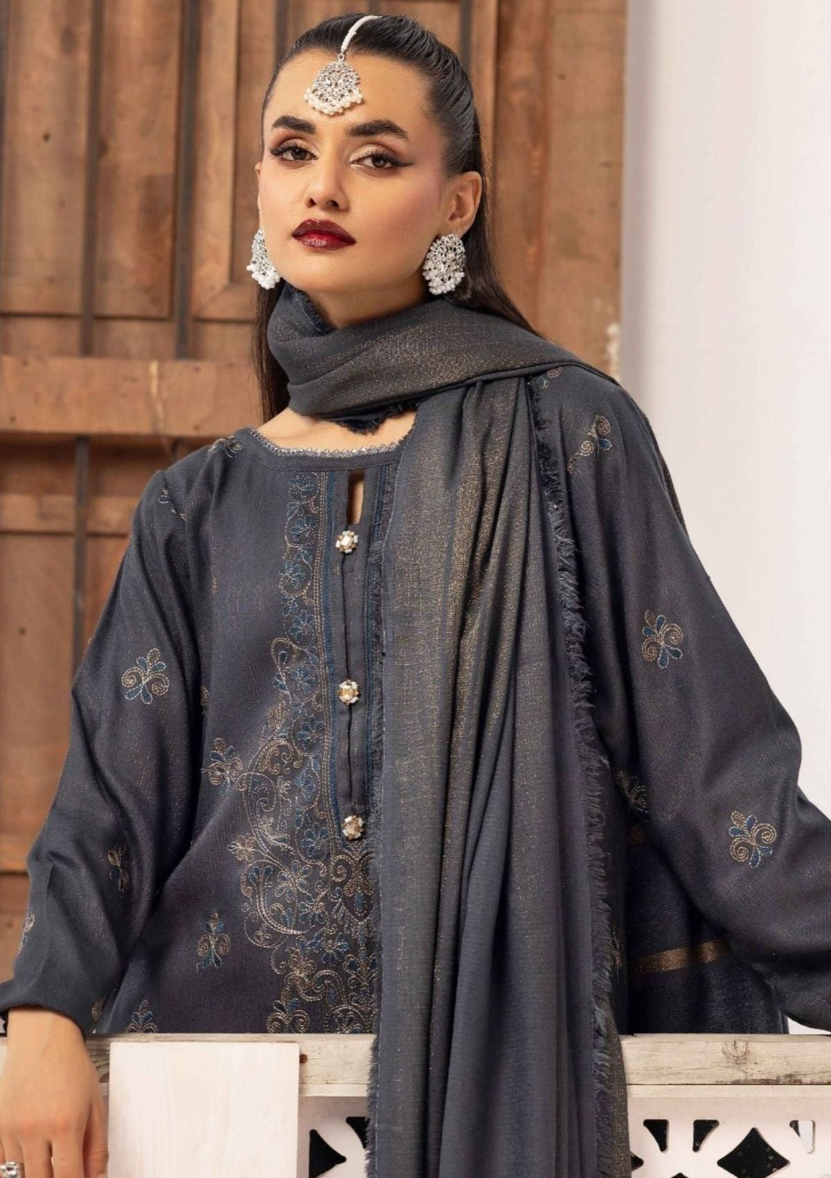 Uraan By Khoobsurat Peach Leather'25 UE-206