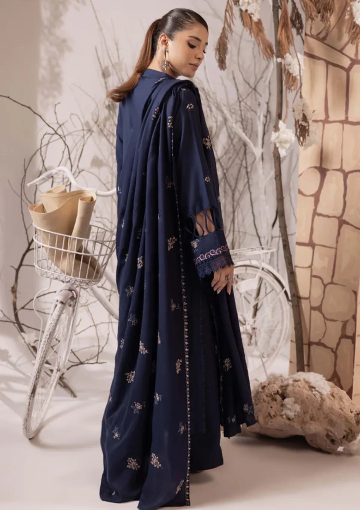 mohsin-saeed-fabrics-designer-daily-wear-formal-and-wedding-suits-within-budget-This-product-is-from-humdum-irina-peach-wool25-d-05-is-available-on-Mohsin-saeed-fabrics-website.