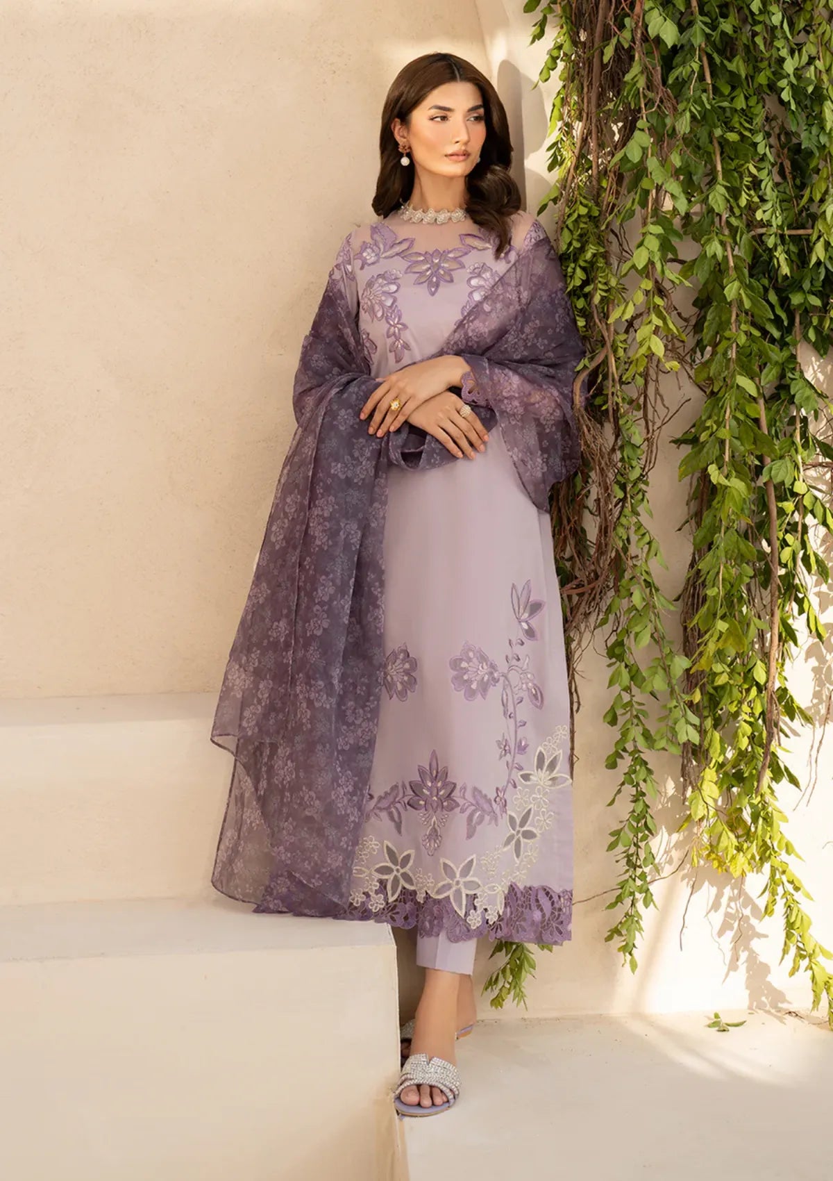 mohsin-saeed-fabrics-affordable-luxury-outfits-for-daily-formal-and-wedding-wear-This-product-is-from-iznik-festive-eid-lawn25-efl-01-is-available-on-Mohsin-saeed-fabrics-website.
