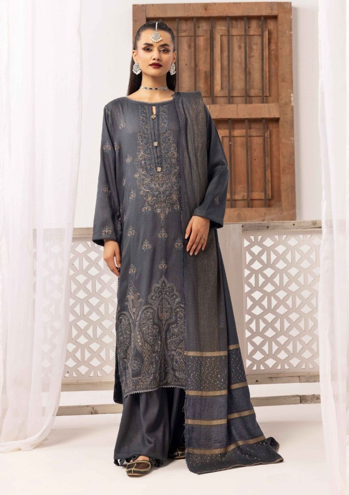 Uraan By Khoobsurat Peach Leather'25 UE-206