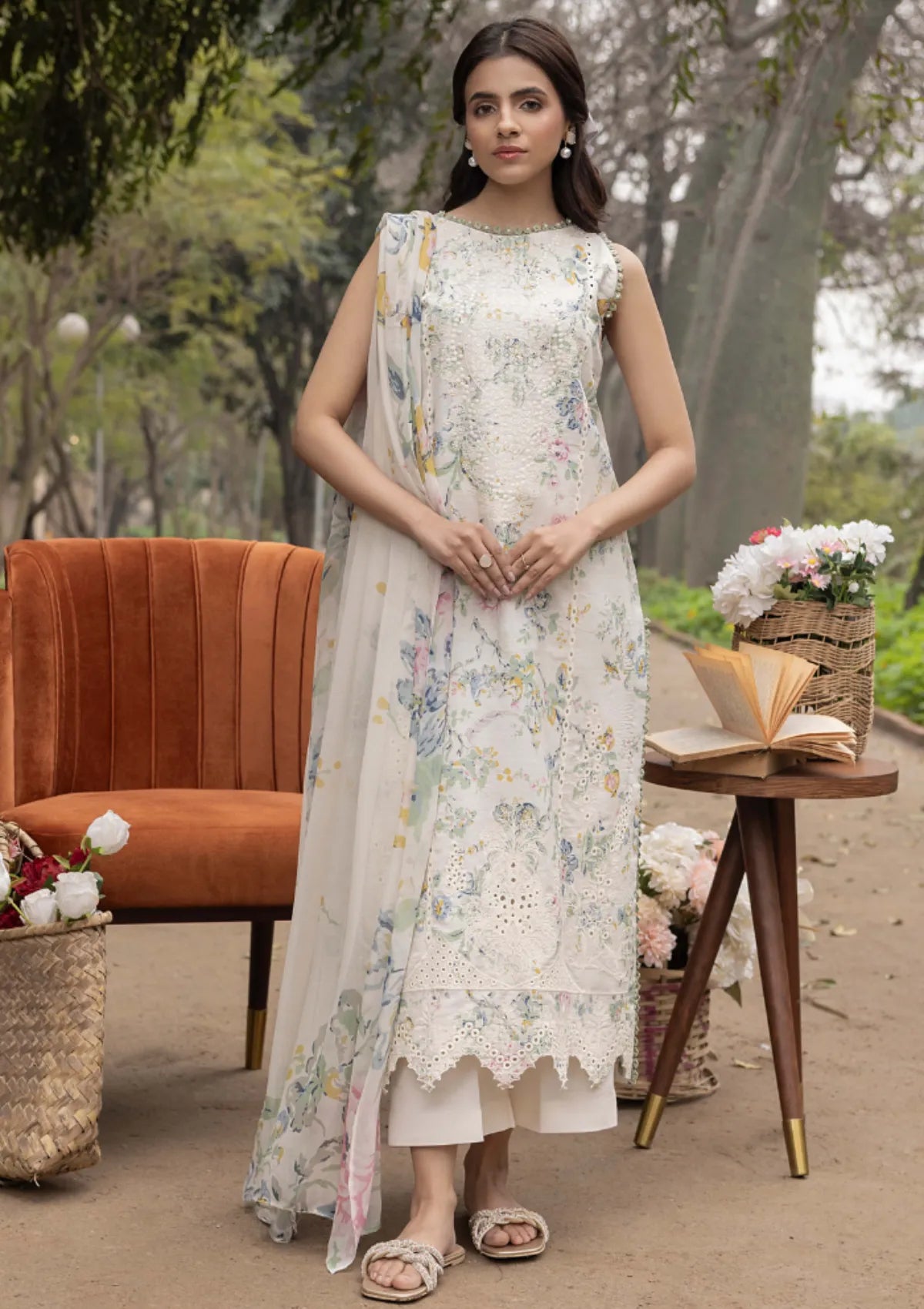 mohsin-saeed-fabrics-is-selling-online-and-in stores-Luxury-daily-wear-wedding-wear-formal-wear-in-budgeted-price-This-product-is-from-humdum-eden-garden-lawn25-d-02-is-available-on-Mohsin-saeed-fabrics-website.