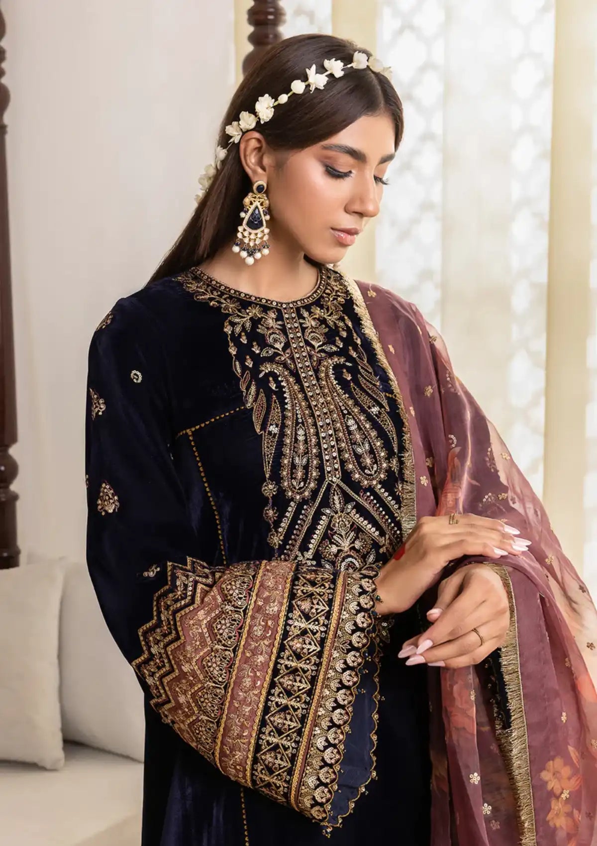 Baroque Embroidered Velvet'25 D-424