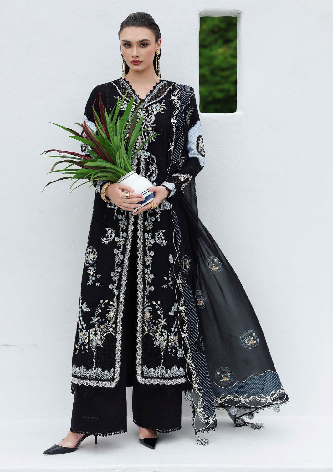 mohsin-saeed-fabrics-luxury-fashion-collection-daily-wear-wedding-and-formal-in-budget-This-product-is-from-qalamkar-qline-linen25-kl-09-zyra-is-available-on-Mohsin-saeed-fabrics-website.