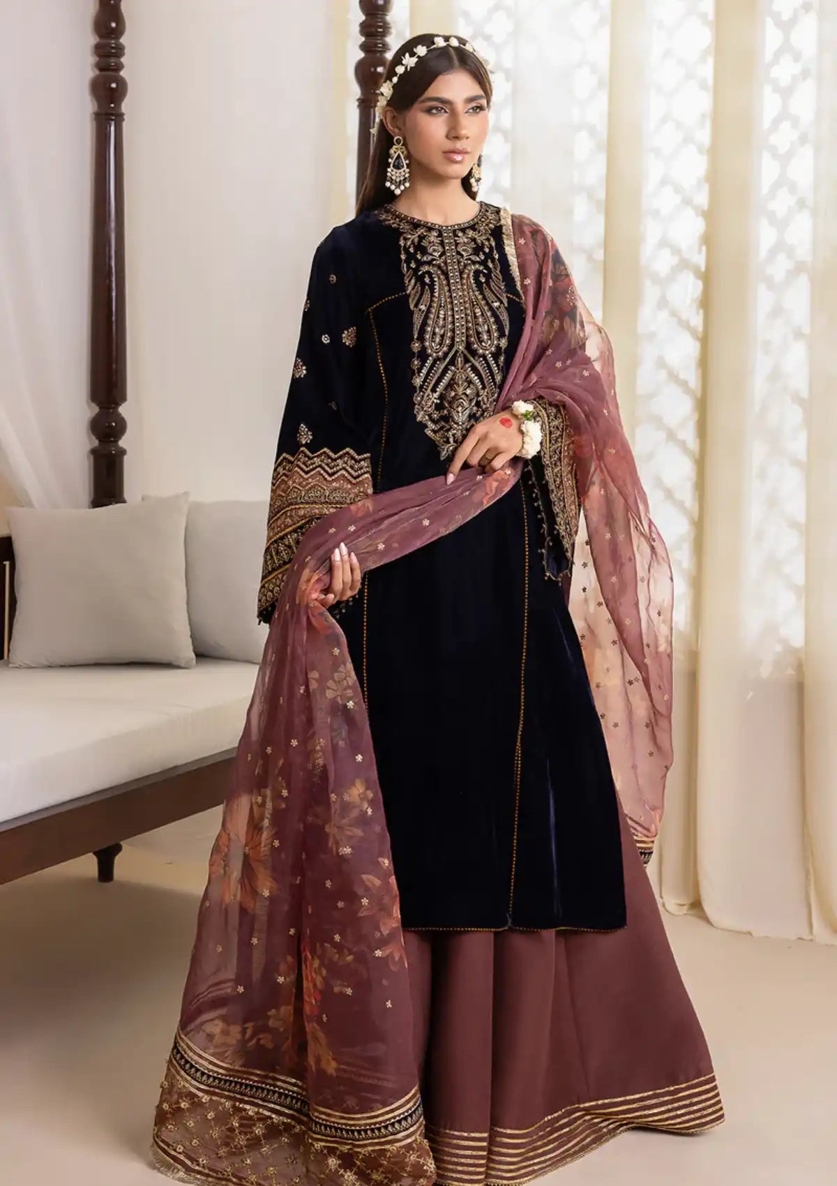 Baroque Embroidered Velvet'25 D-424